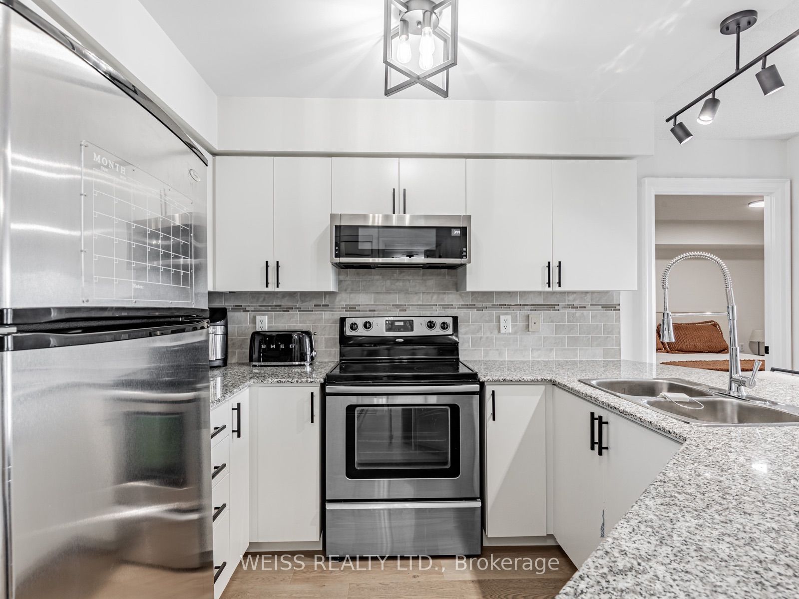 872 Sheppard Avenue W 609, Toronto, ON M3H 5V5 photo 2