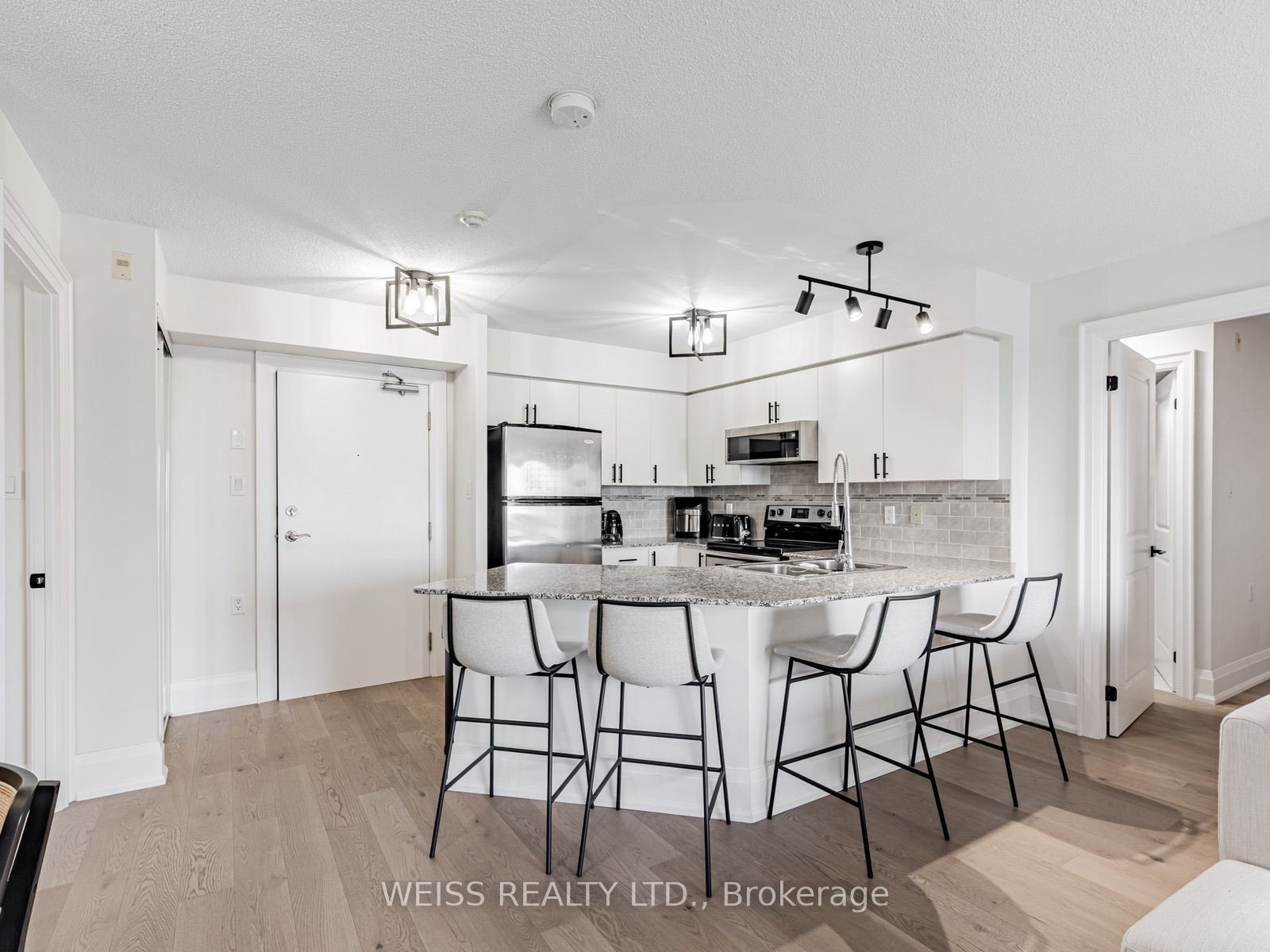 872 Sheppard Avenue W 609, Toronto, ON M3H 5V5 photo 3