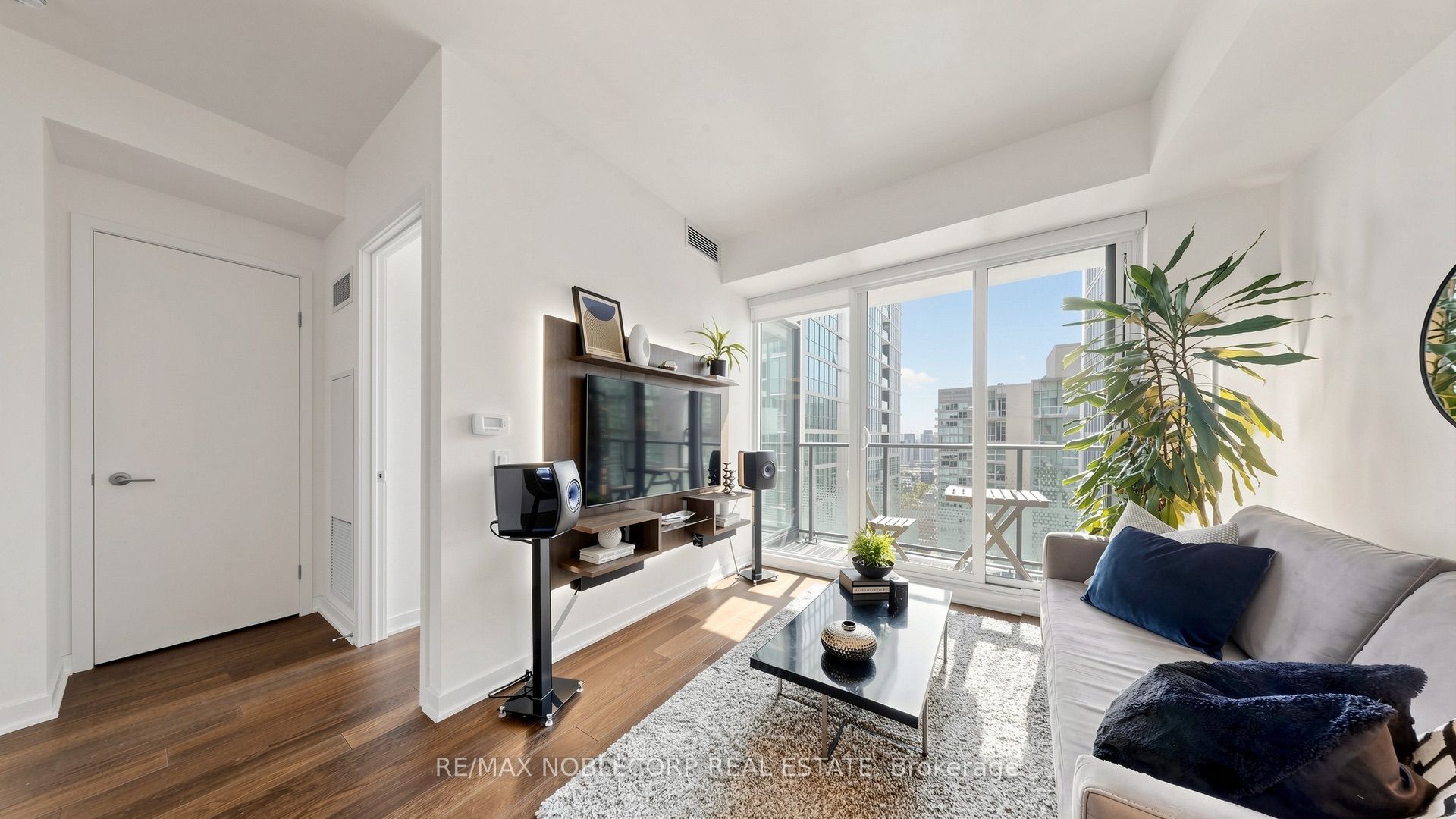115 Blue Jays Way, Toronto, ON M5V 0N4 photo 3