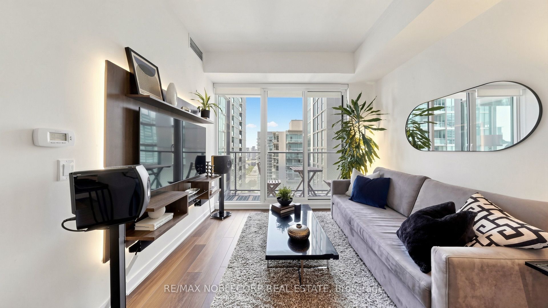 115 Blue Jays Way, Toronto, ON M5V 0N4 photo 5