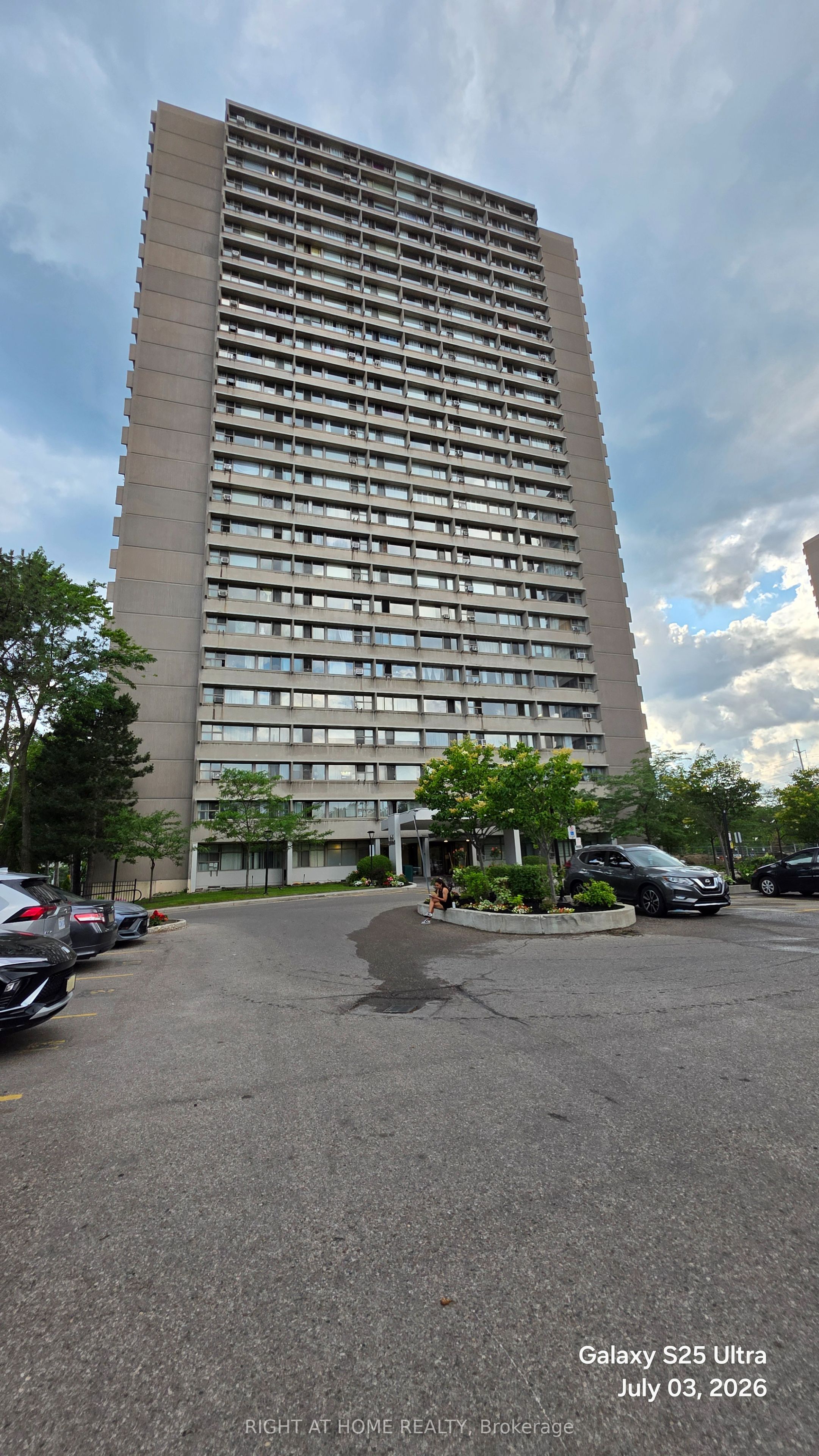 715 Don Mills Road 1708, Toronto, ON M3C 1S5