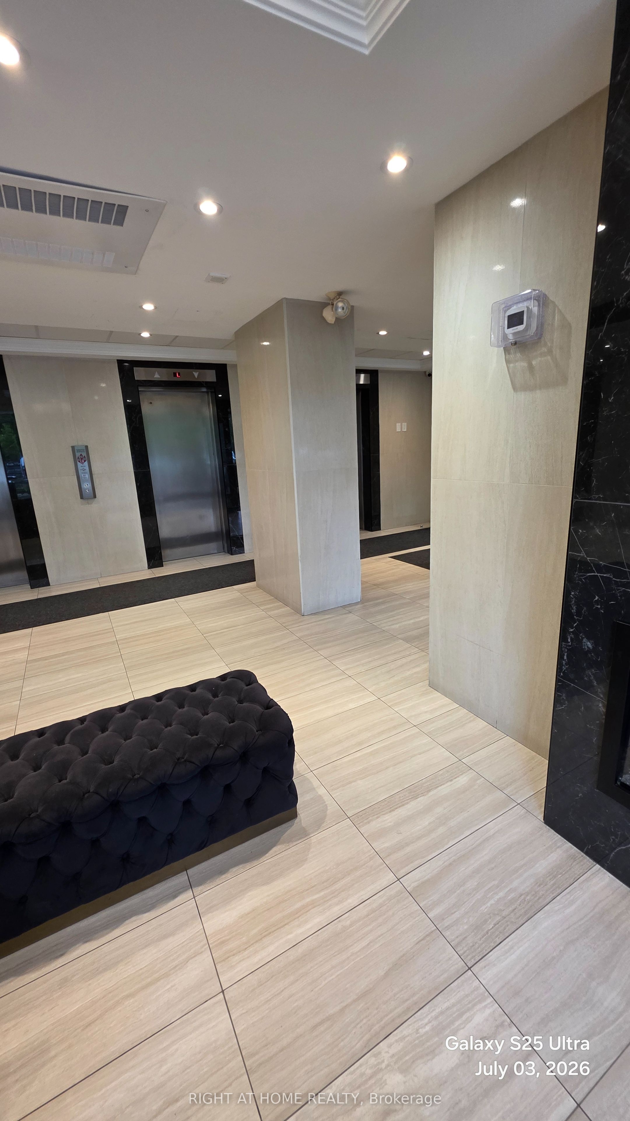 715 Don Mills Road 1708, Toronto, ON M3C 1S5 photo 2