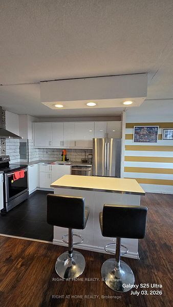 715 Don Mills Road 1708, Toronto, ON M3C 1S5 photo 4