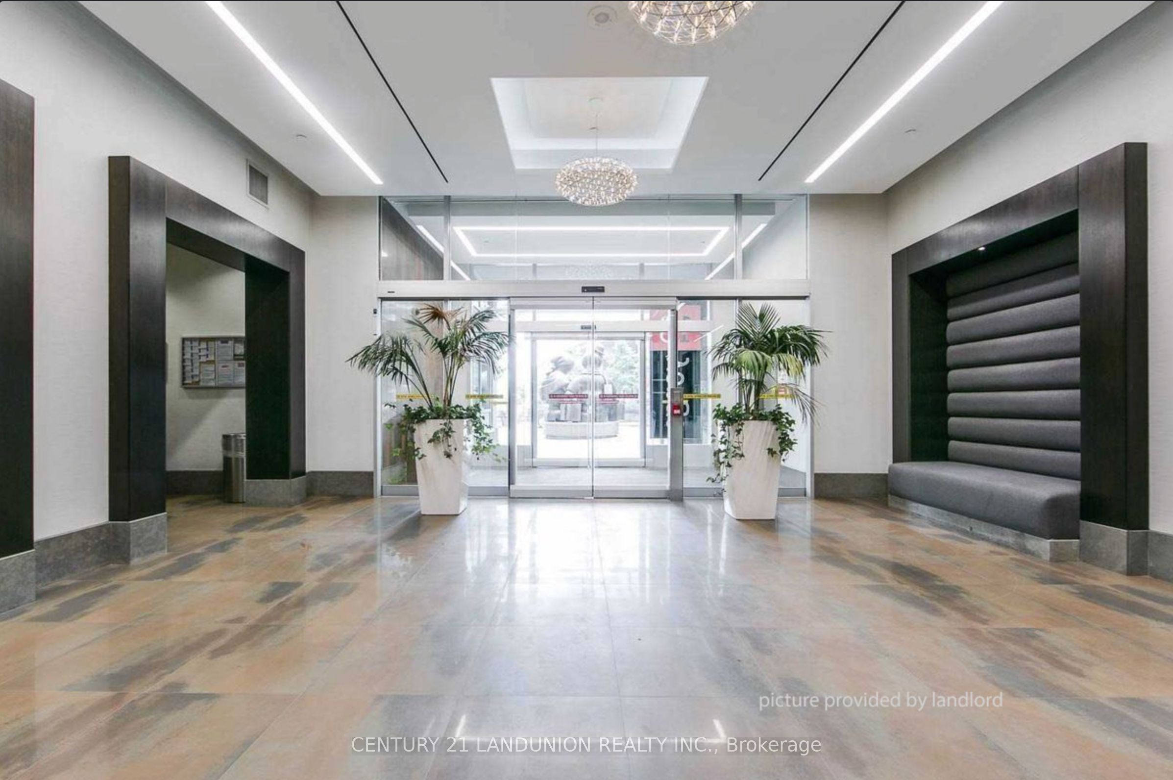 18 Yonge Street 2714, Toronto, ON M5E 1Z8 photo 3