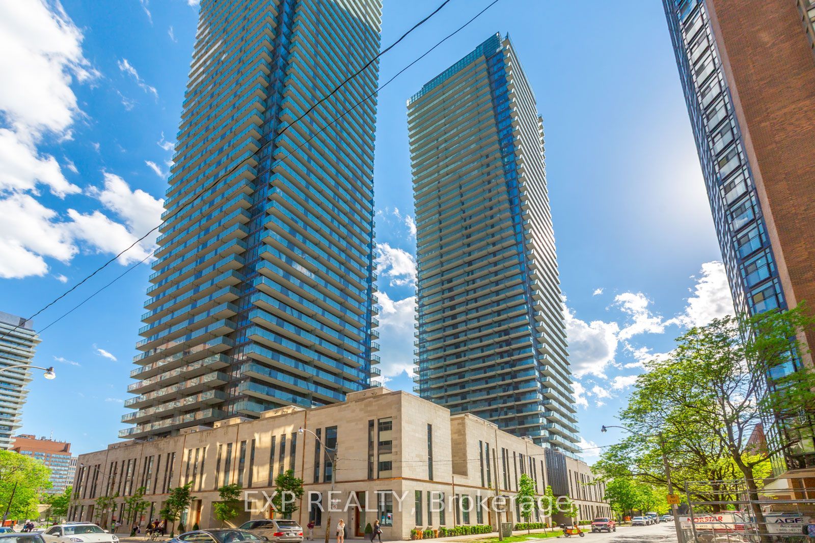 65 St. Mary Street 610, Toronto, ON M5S 0A6