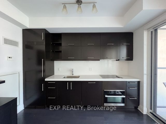 65 St. Mary Street 610, Toronto, ON M5S 0A6 photo 3