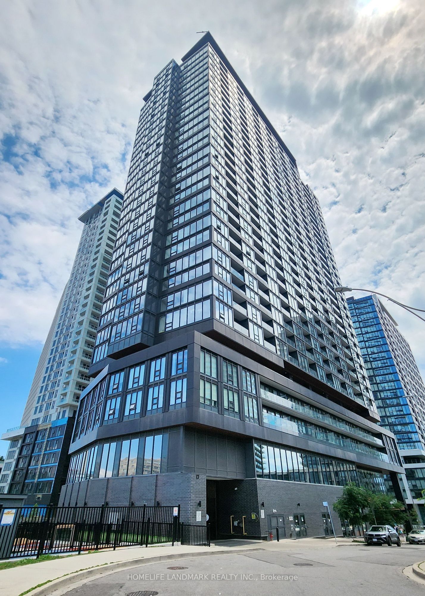 19 Western Battery Road 703, Toronto, ON M6K 0E3 photo 2