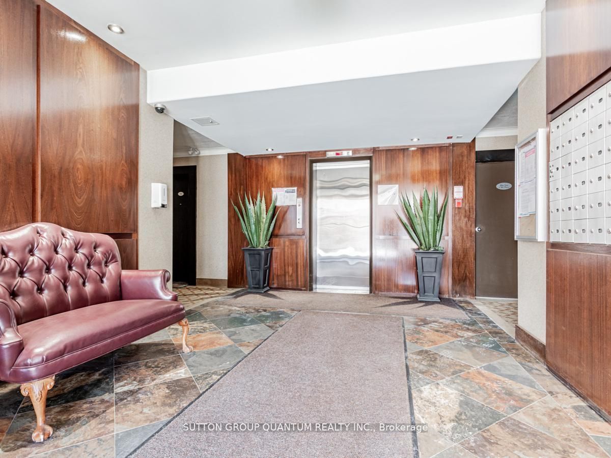2550 Bathurst Street 218, Toronto, ON M6B 2Z2 photo 4