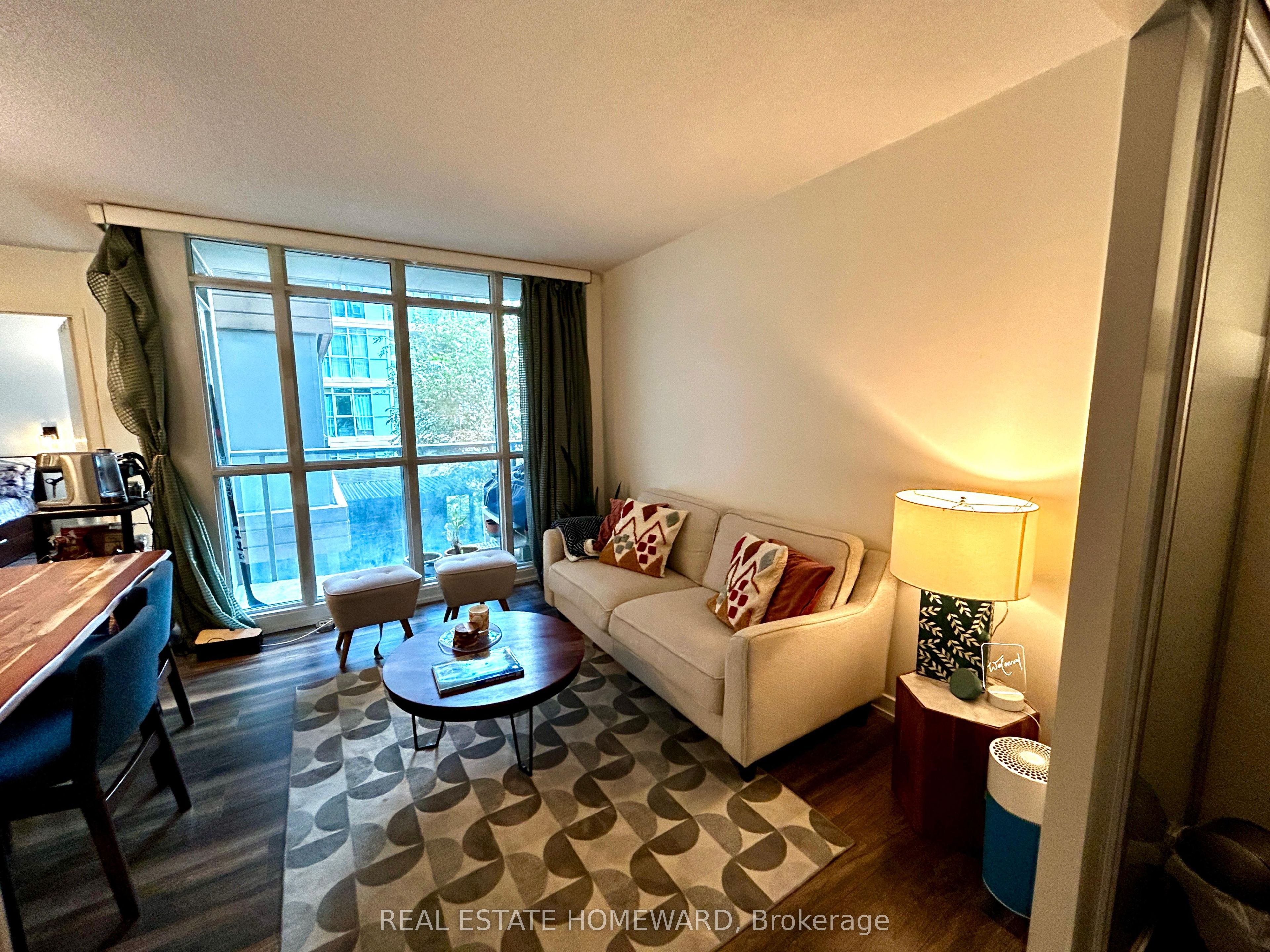 15 Iceboat Terrace 331, Toronto, ON M5V 4A5 photo 5