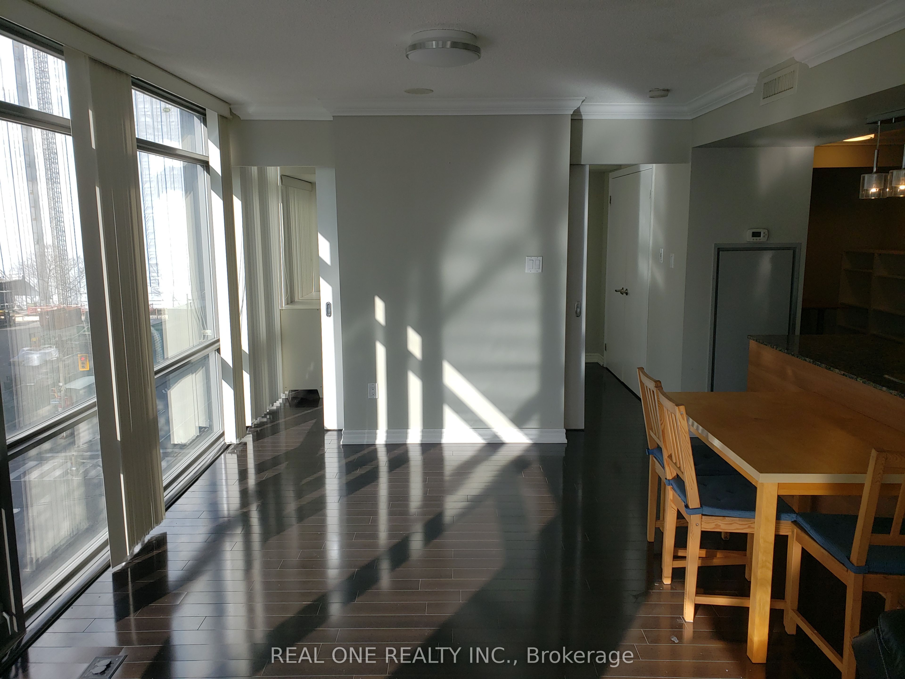 37 Grosvenor Street 402, Toronto, ON M4Y 3G5 photo 2