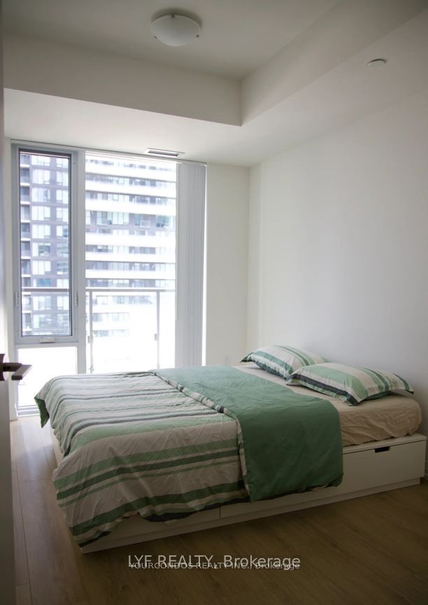8 Widmer Street 2711, Toronto, ON M5V 0W6 photo 4