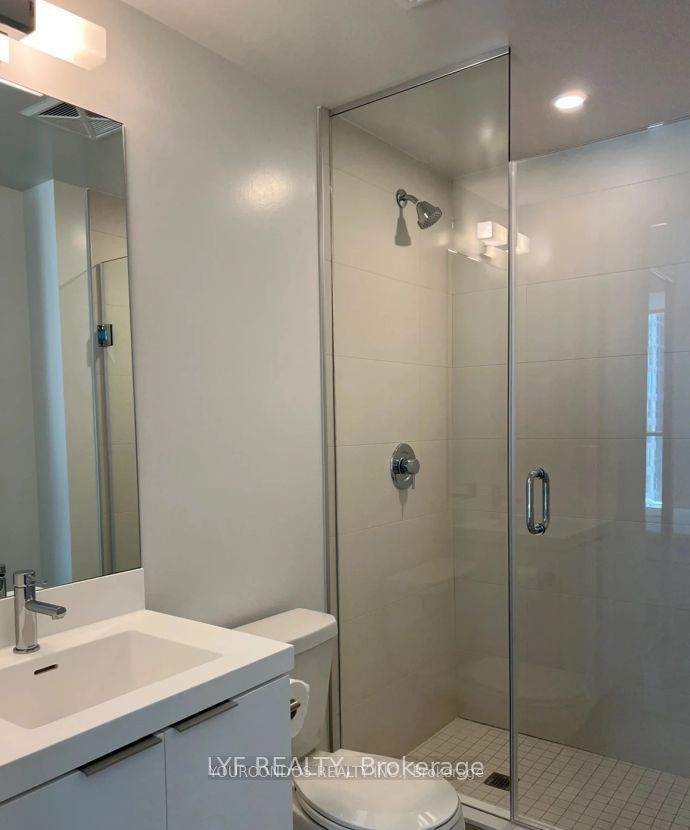 8 Widmer Street 2711, Toronto, ON M5V 0W6 photo 5