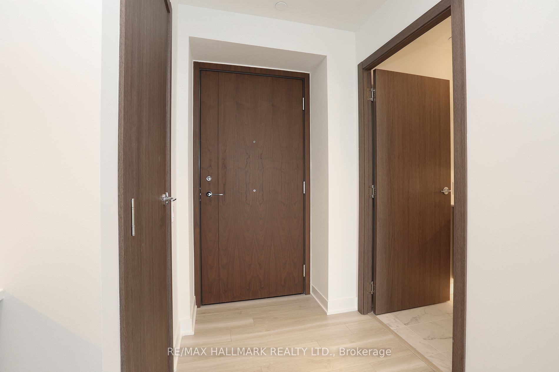 17 Bathurst Street 4007, Toronto, ON M6A 2E1 photo 3