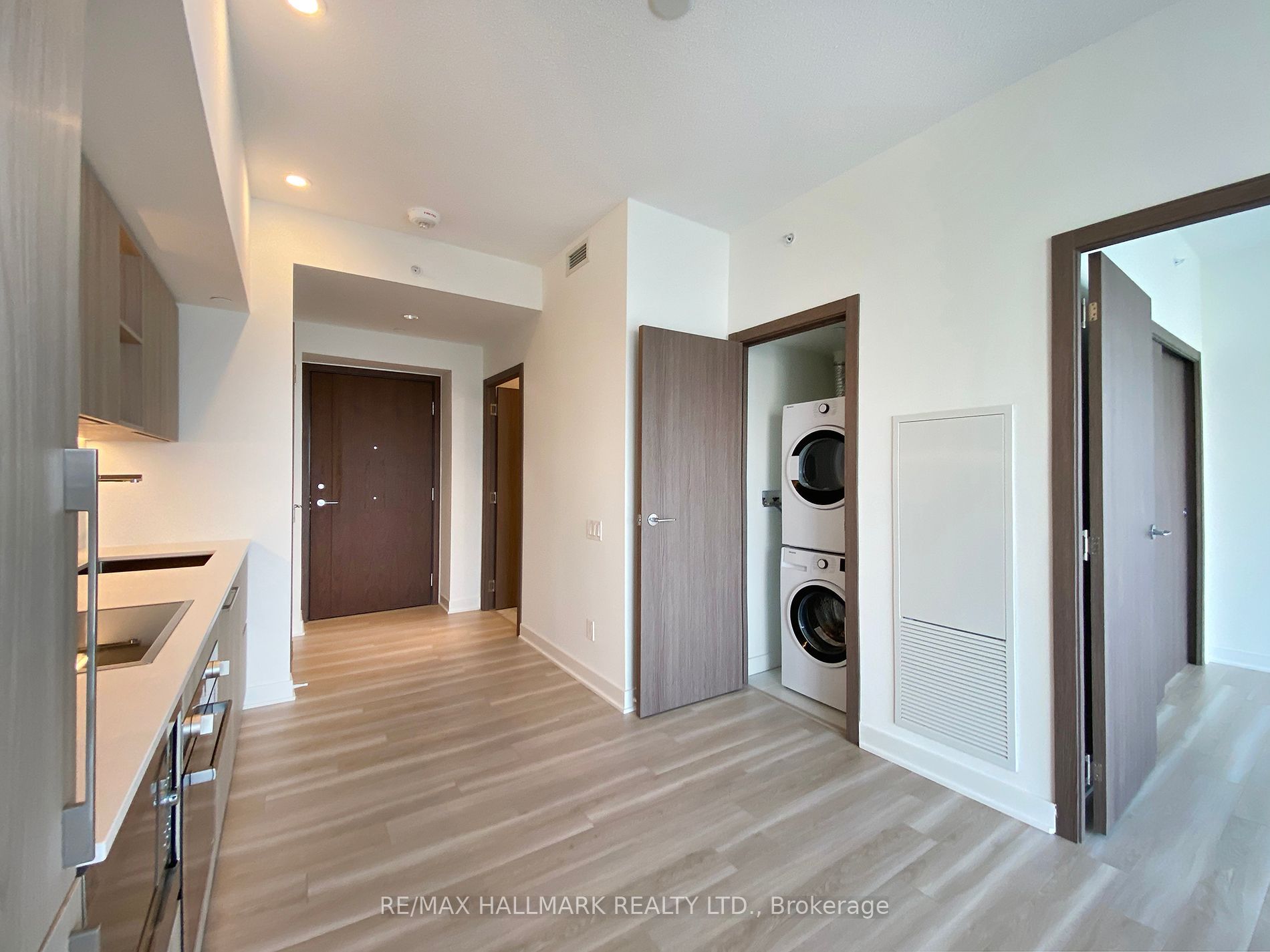 17 Bathurst Street 4007, Toronto, ON M6A 2E1 photo 5