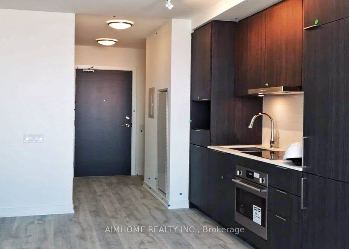 7 Golden Lion Heights N1113, Toronto, ON M6R 2J3