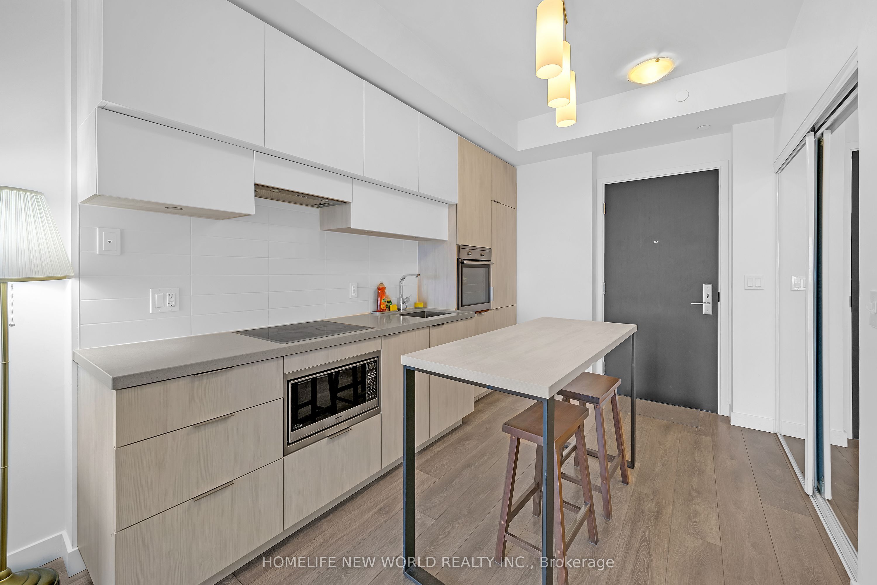 8 Eglinton Avenue E 4903, Toronto, ON M4P 1A6 photo 2