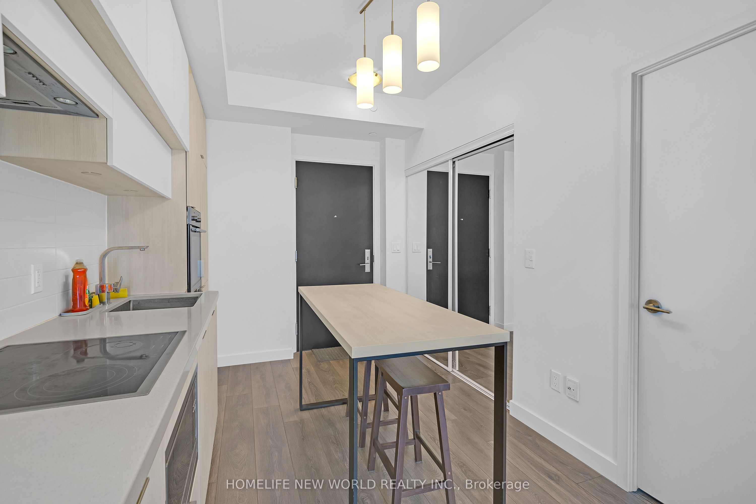 8 Eglinton Avenue E 4903, Toronto, ON M4P 1A6 photo 3