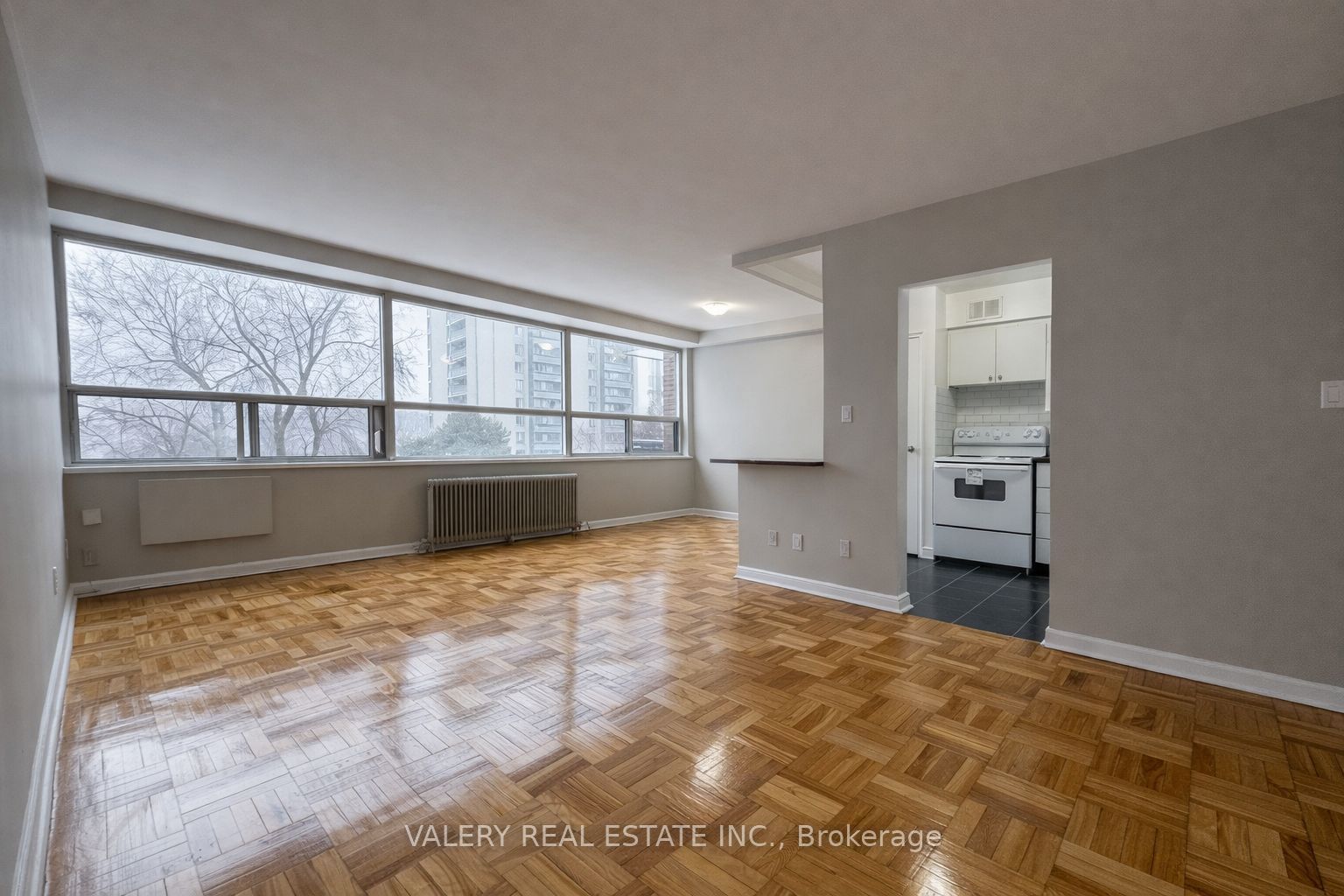 42 Thorncliffe Park Drive 107, Toronto, ON M4H 1K1 photo 5