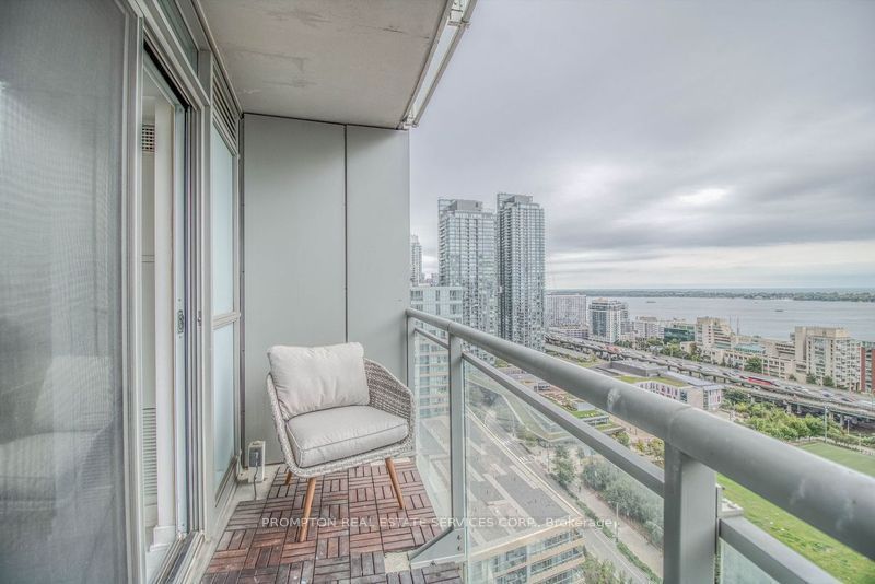 21 Iceboat Terrace 2208, Toronto, ON M5V 4B1 photo 4