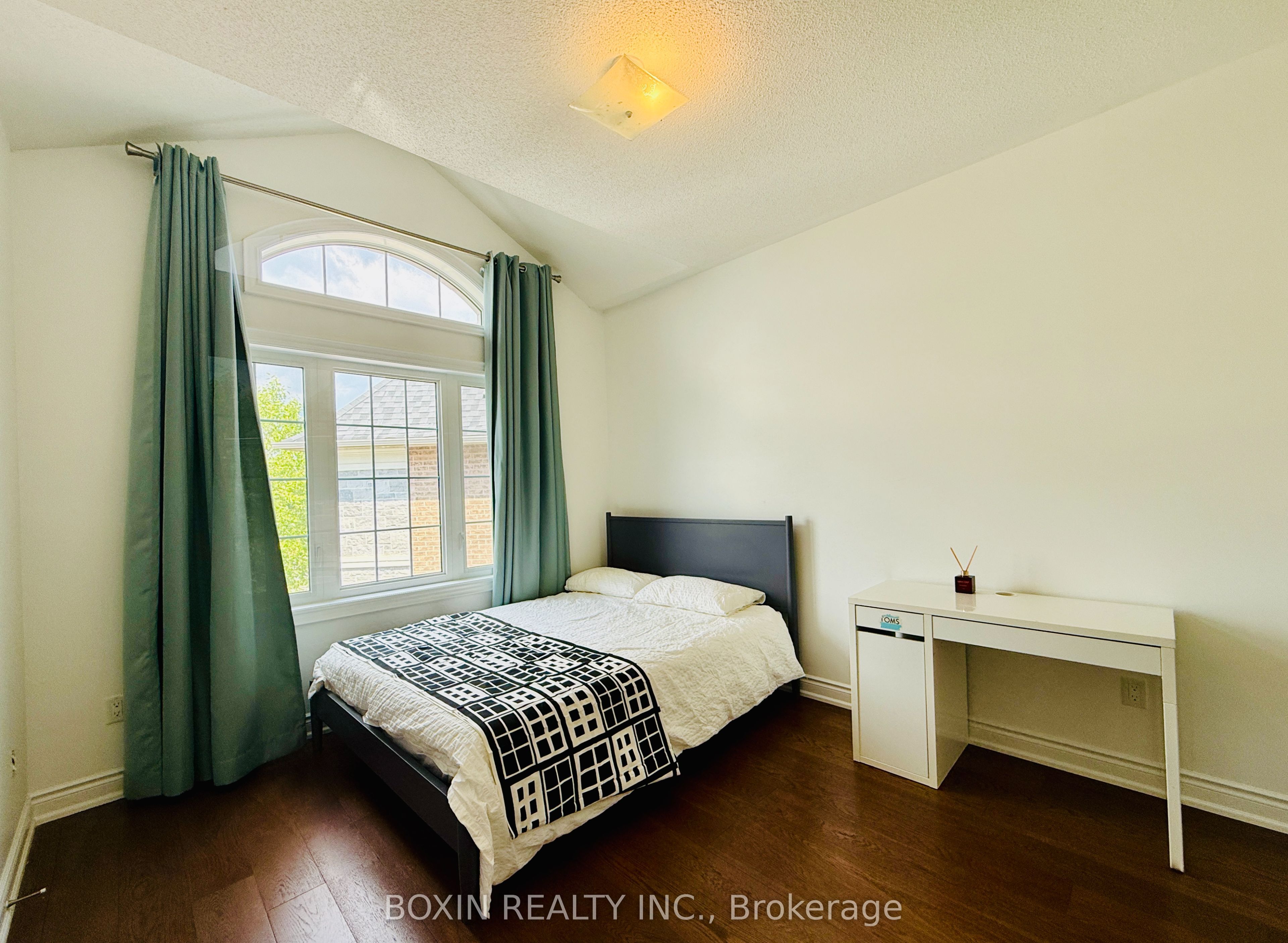 22 Queen Magdalene Place Room 1, Toronto, ON M2H 0A6 photo 2
