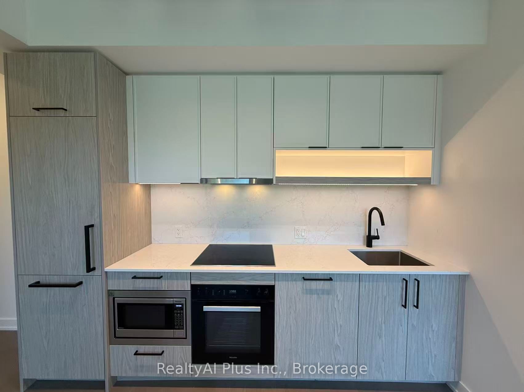 91 Montclair Avenue 606, Toronto, ON M5P 0B1 photo 2