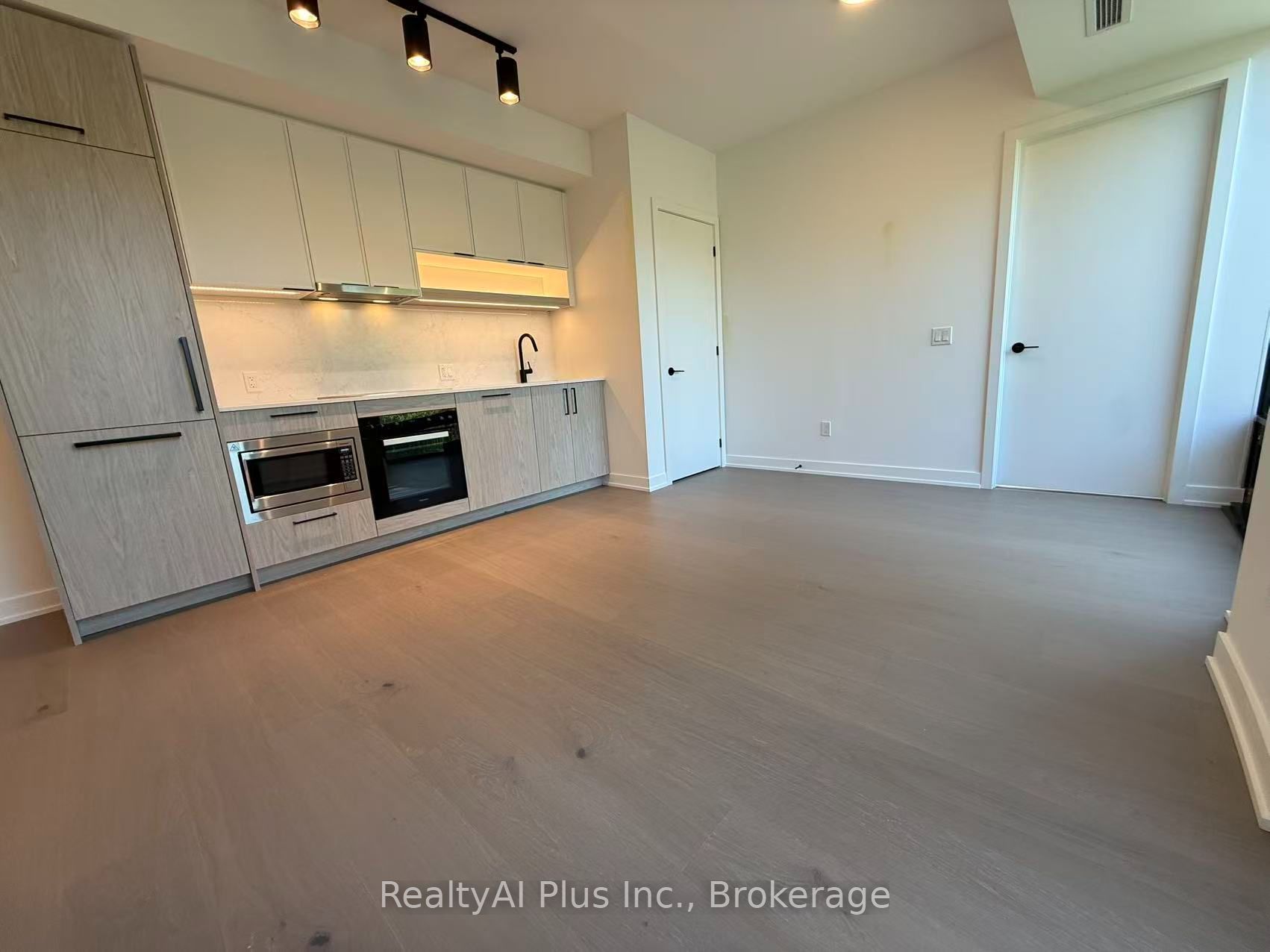91 Montclair Avenue 606, Toronto, ON M5P 0B1 photo 3