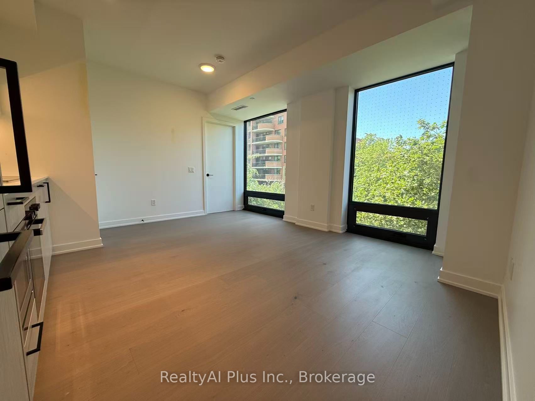 91 Montclair Avenue 606, Toronto, ON M5P 0B1 photo 4