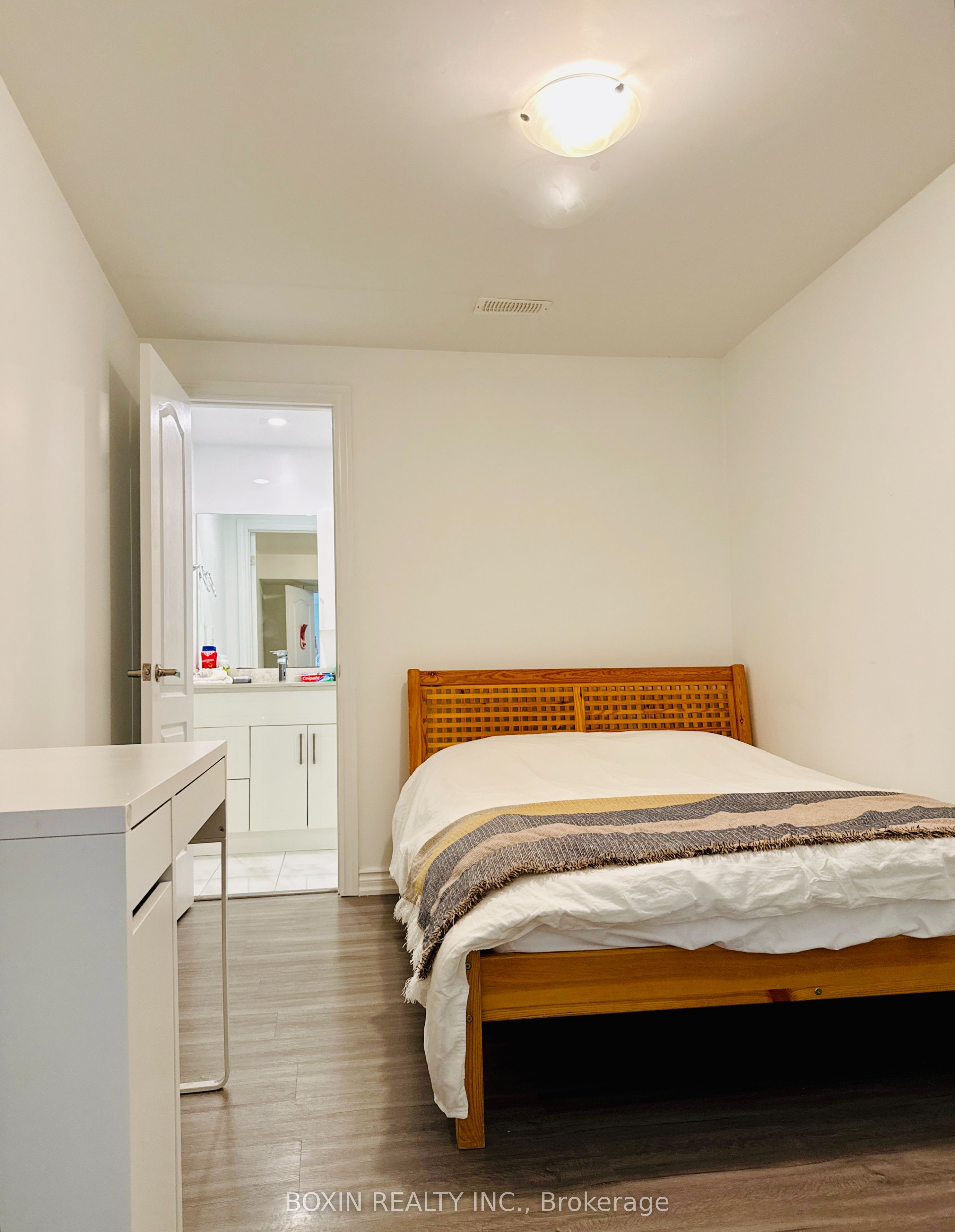 22 Queen Magdalene Place Basement Room 1, Toronto, ON M2H 0A6 photo 3