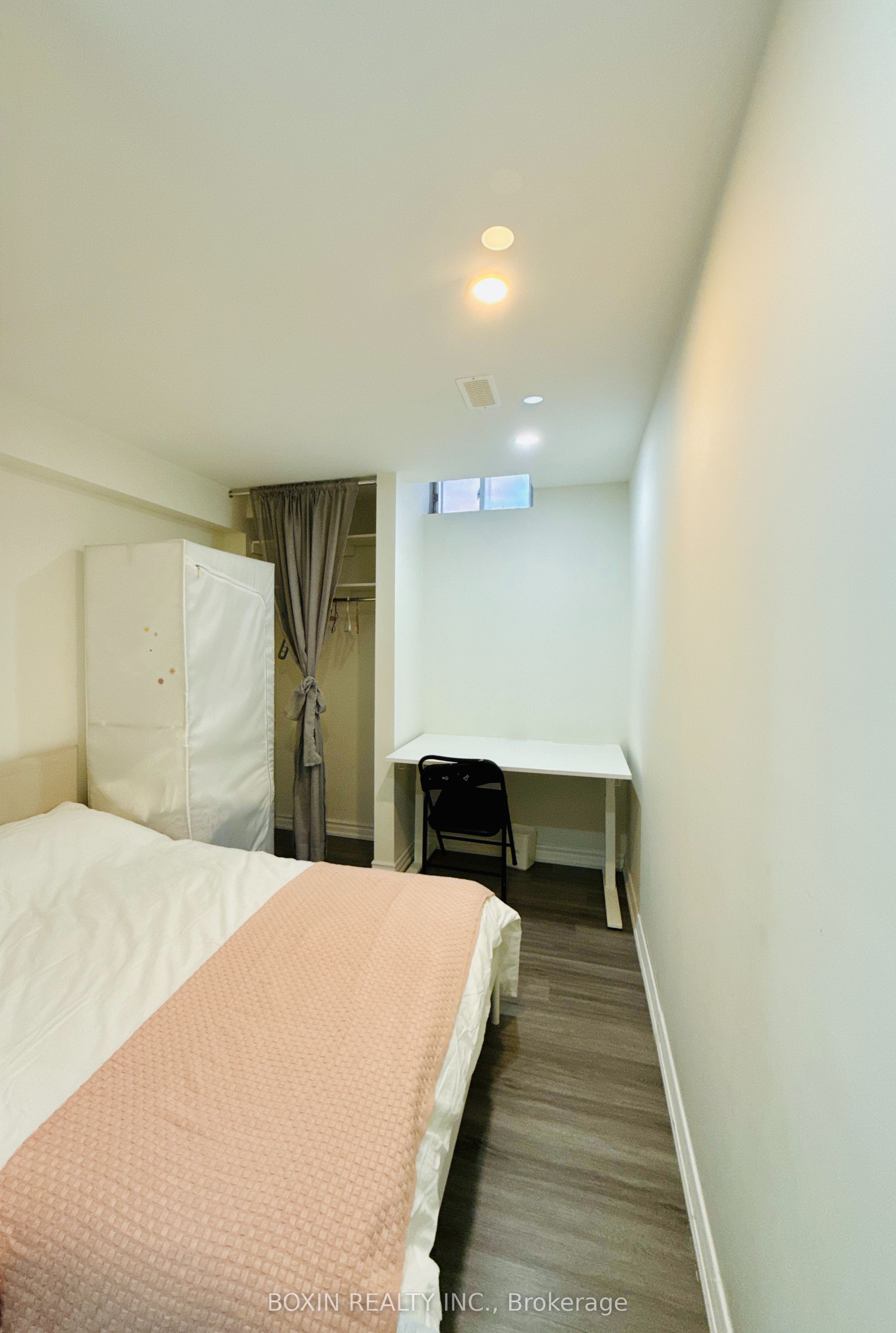 22 Queen Magdalene Place Basement Room 2, Toronto, ON M2H 0A6 photo 2
