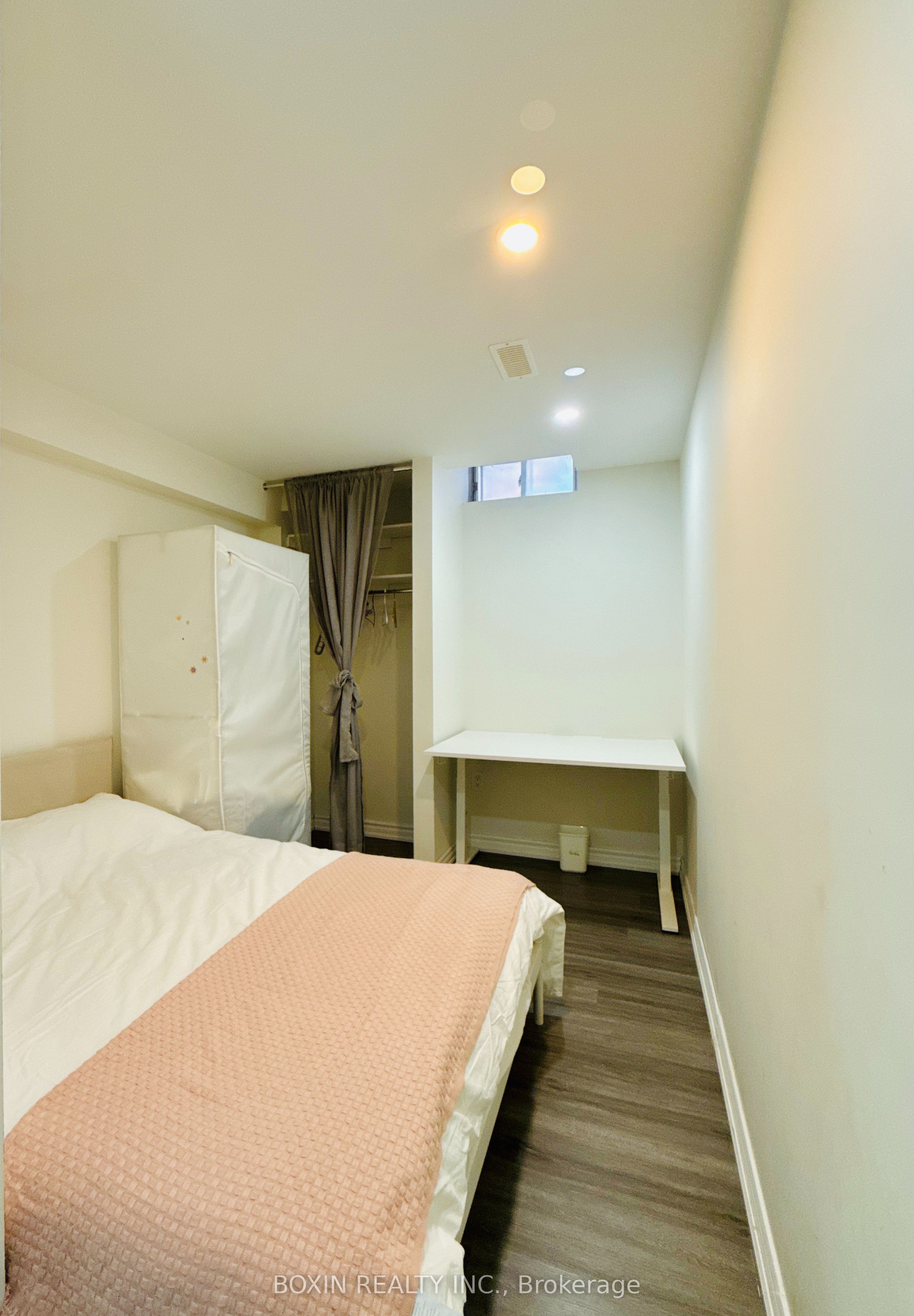 22 Queen Magdalene Place Basement Room 2, Toronto, ON M2H 0A6 photo 4