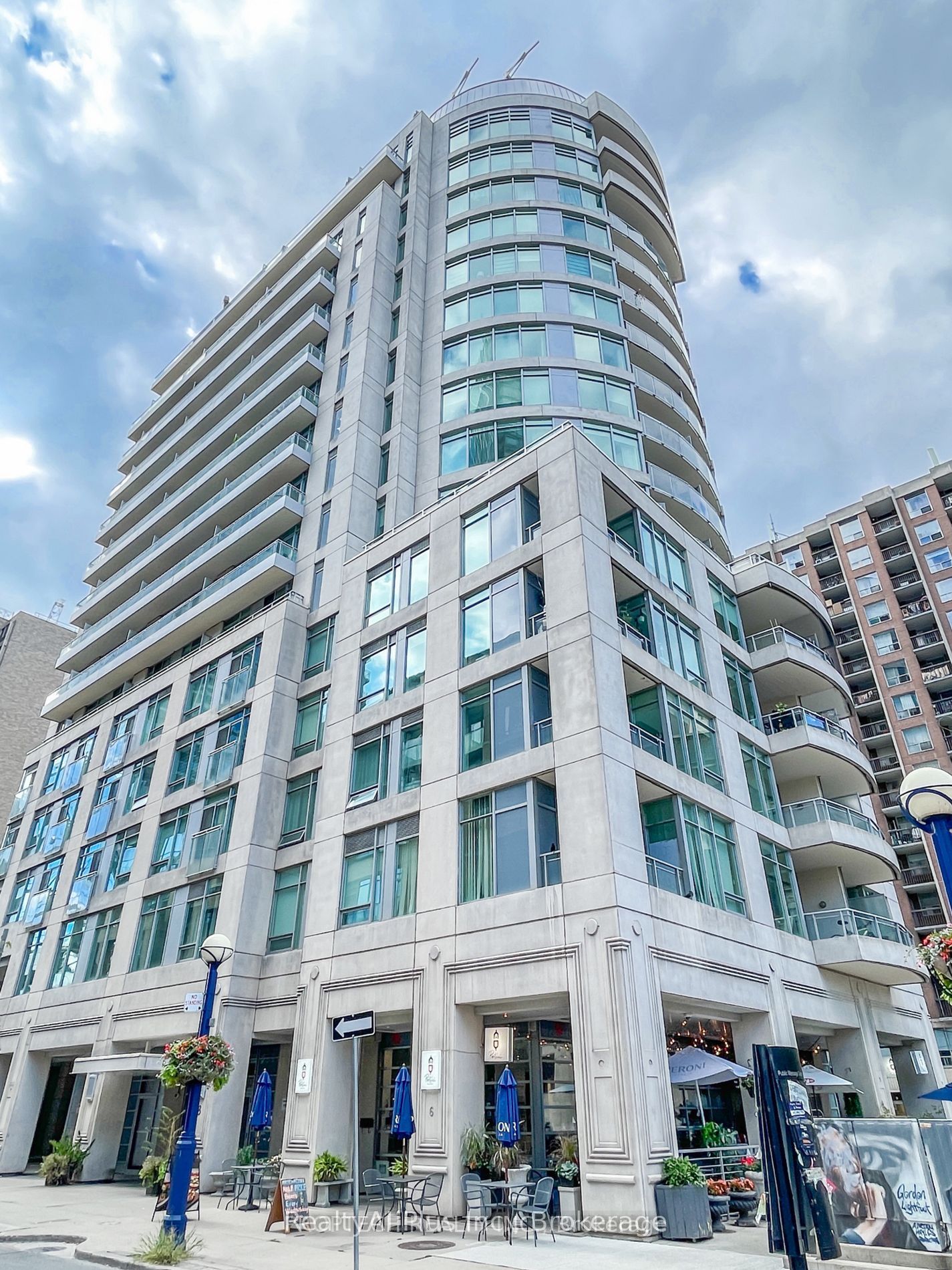 8 Scollard Street 403, Toronto, ON M5R 1M2