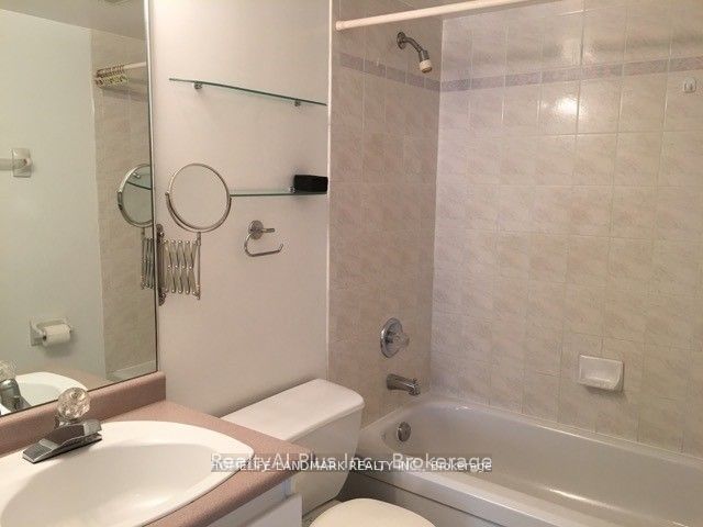 736 Bay Street 2210, Toronto, ON M5G 2M4 photo 2