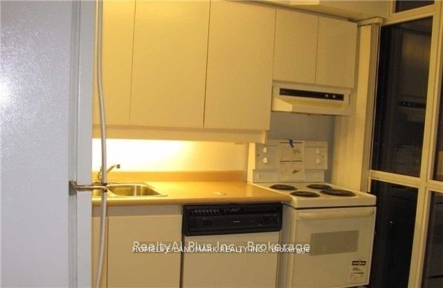 736 Bay Street 2210, Toronto, ON M5G 2M4 photo 4