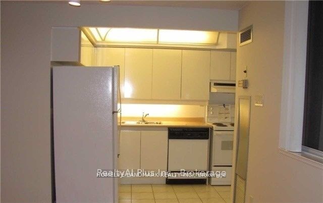 736 Bay Street 2210, Toronto, ON M5G 2M4 photo 5