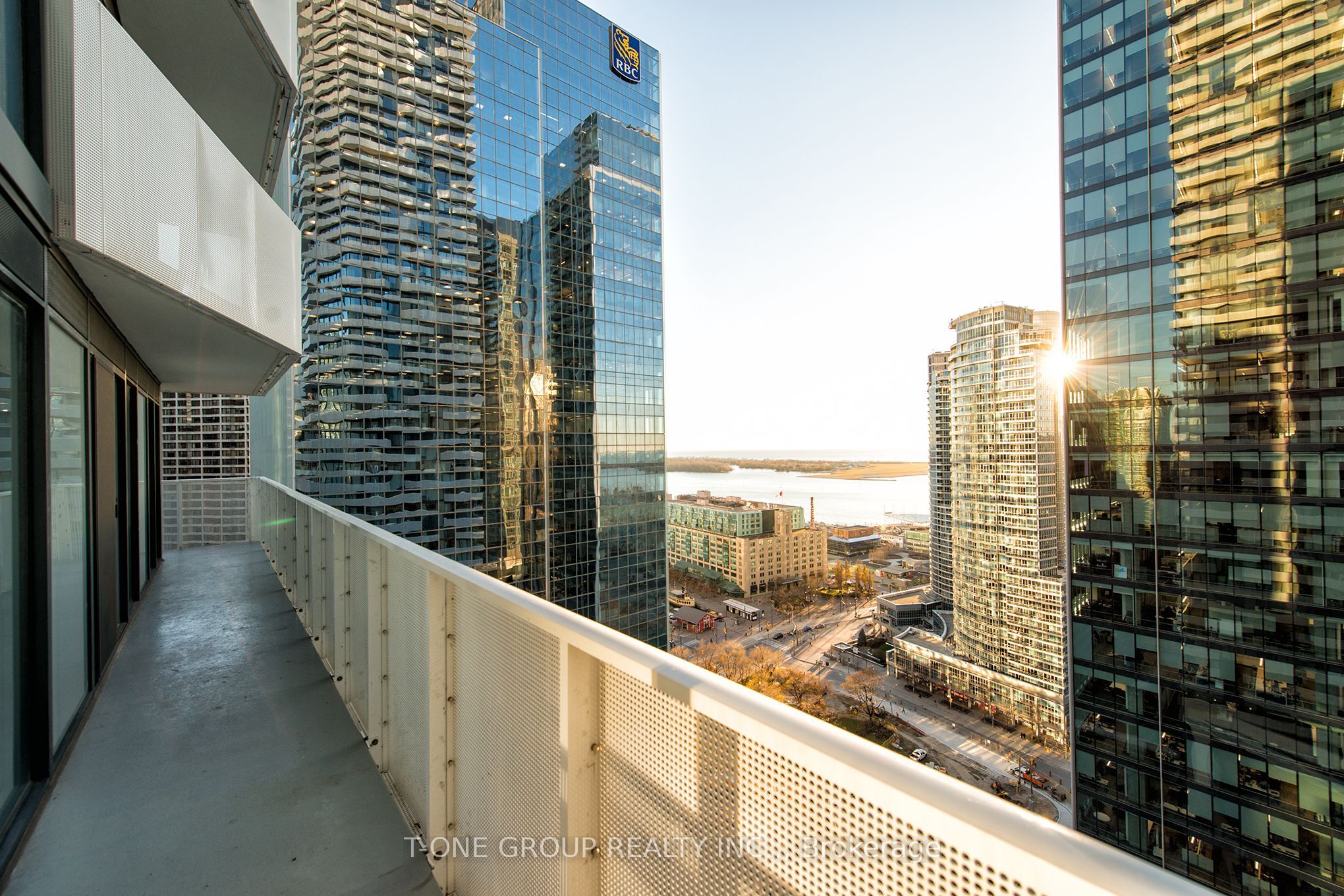 88 Harbour Street 2610, Toronto, ON M5J 1B7