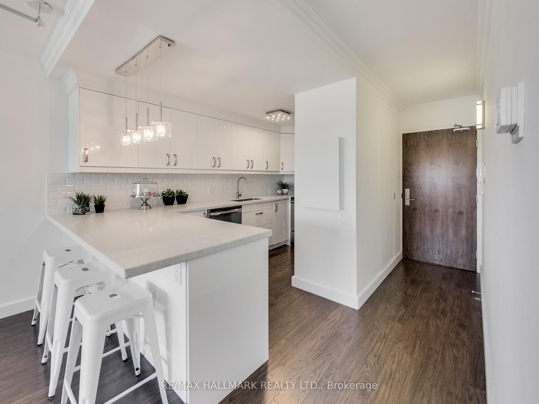 914 Yonge Street 1603, Toronto, ON M4W 3C8