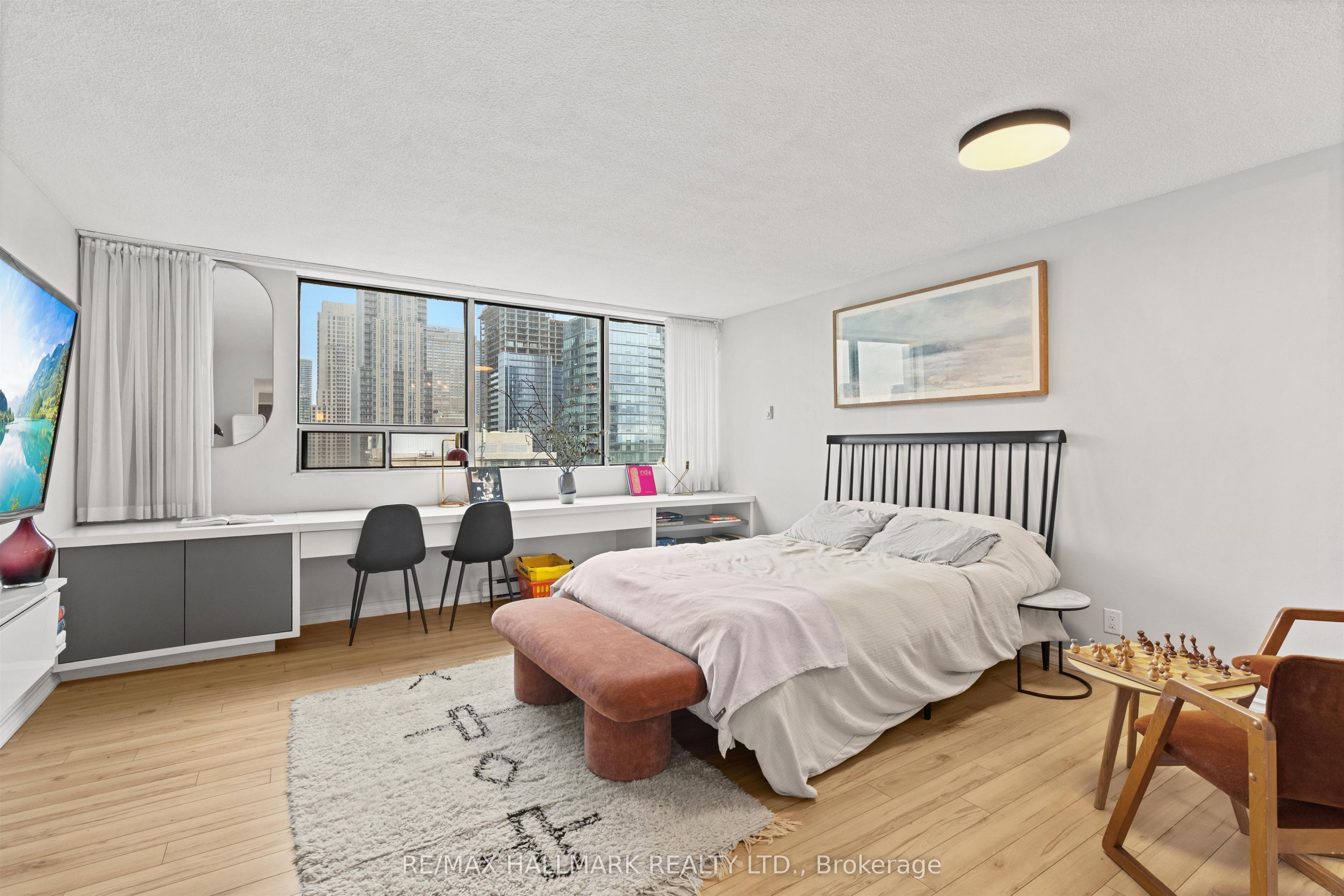 914 Yonge Street 1603, Toronto, ON M4W 3C8 photo 3
