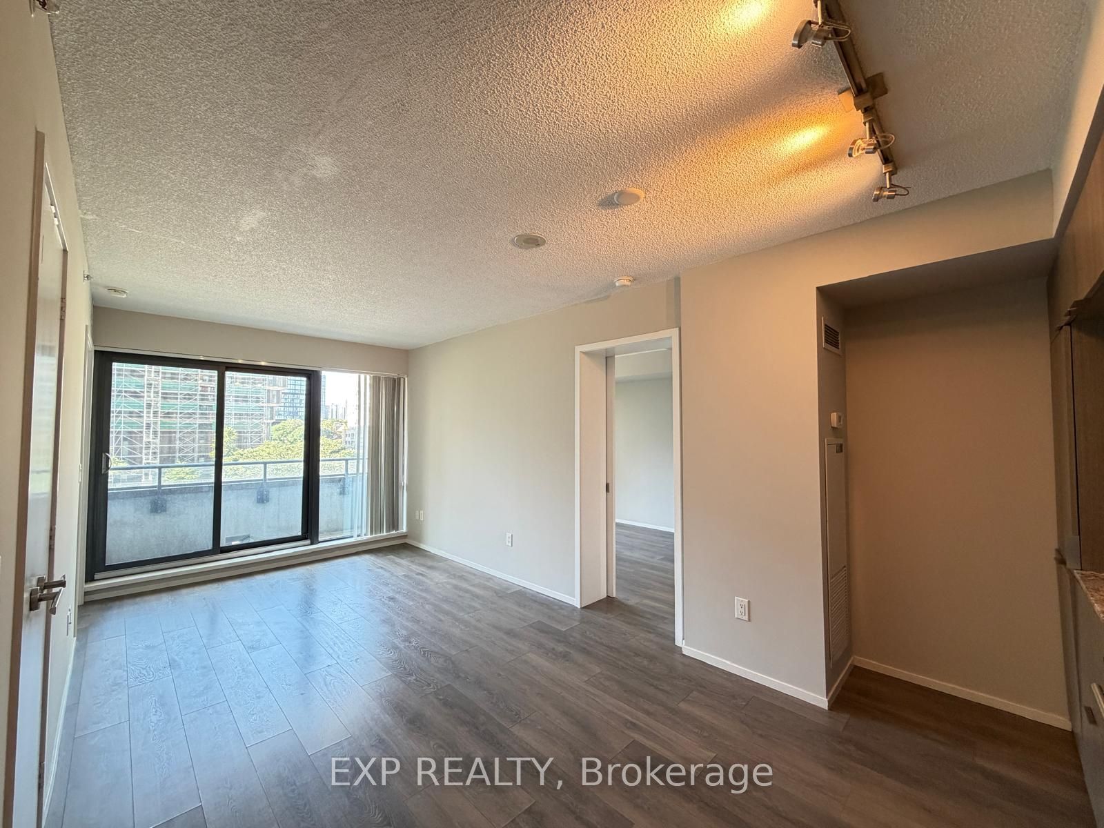 159 Dundas Street E 512, Toronto, ON M5B 0A9 photo 4