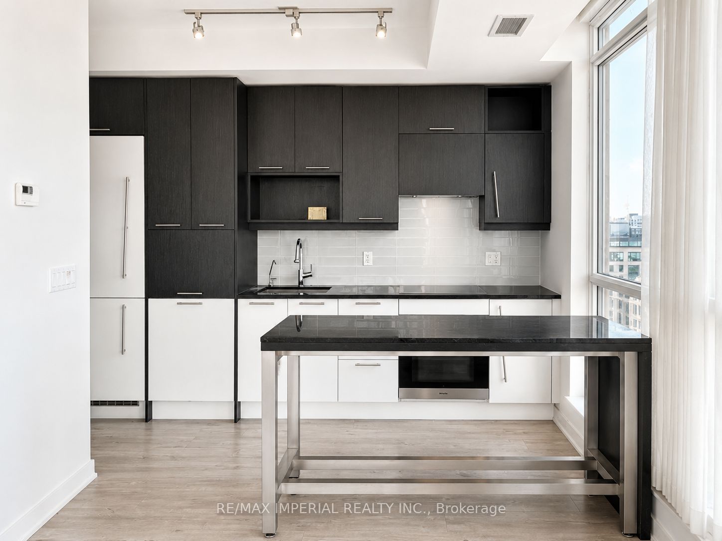 30 Nelson Street 1502, Toronto, ON M5V 0H5 photo 3