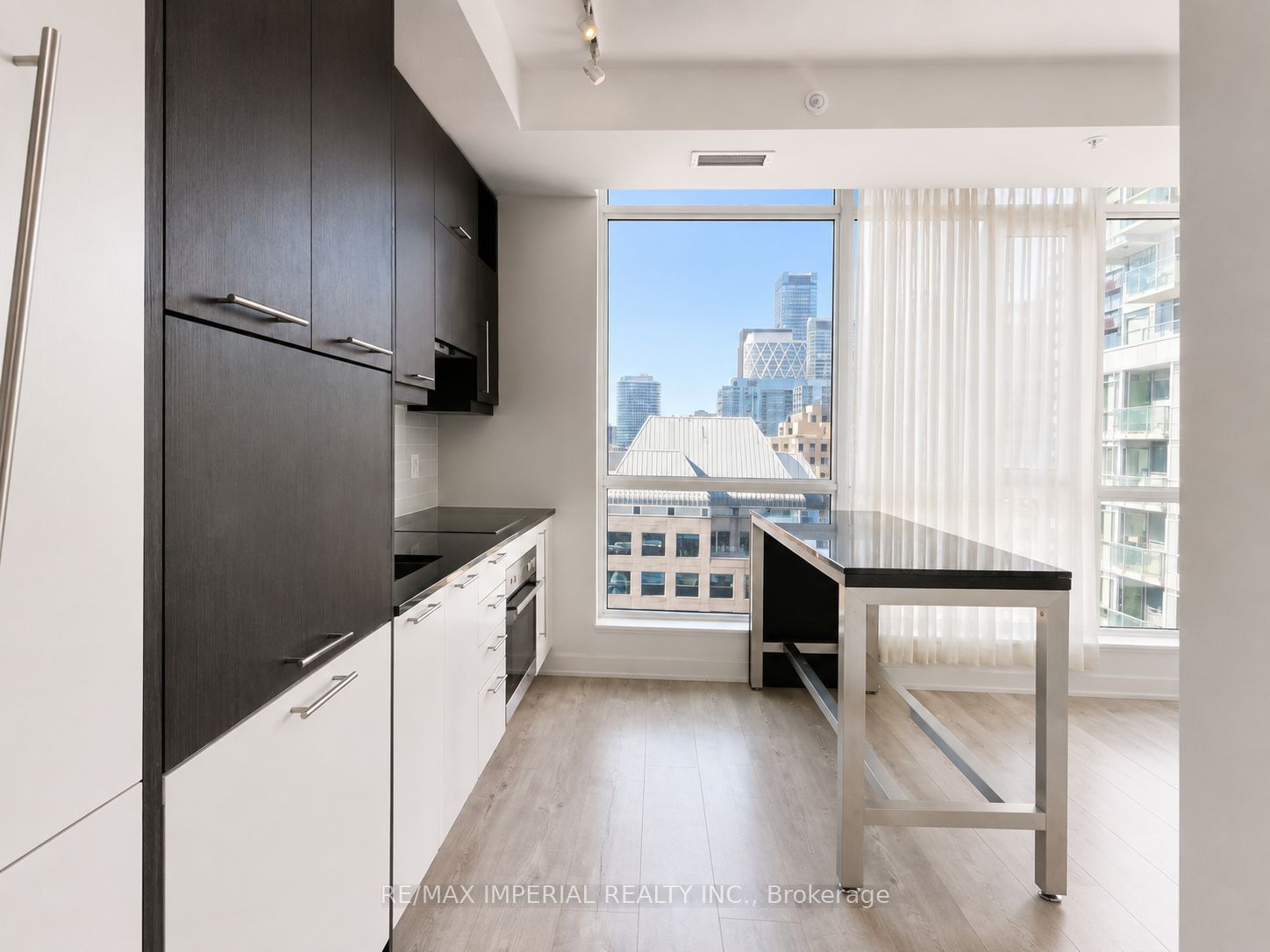 30 Nelson Street 1502, Toronto, ON M5V 0H5 photo 4