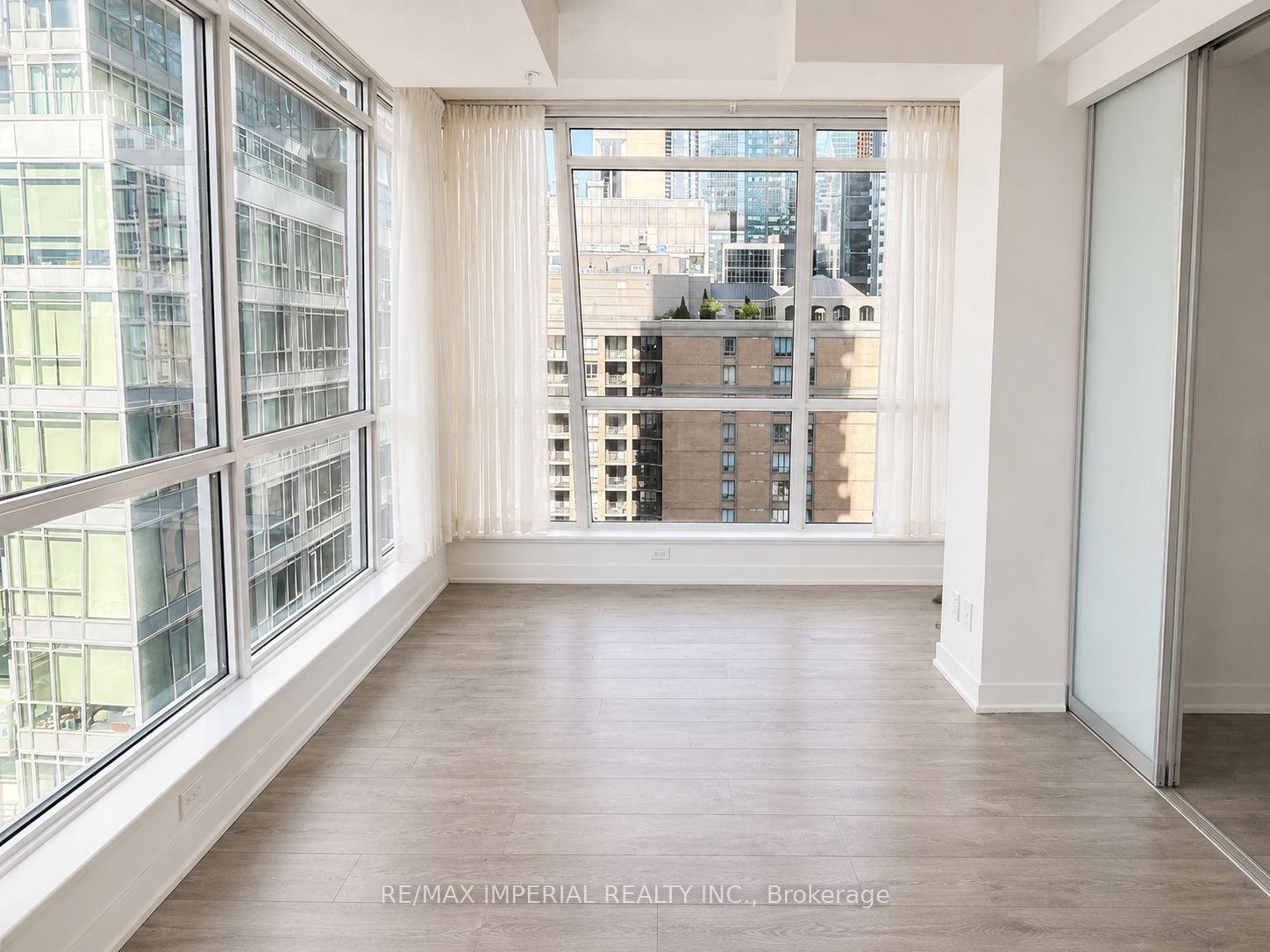 30 Nelson Street 1502, Toronto, ON M5V 0H5 photo 5