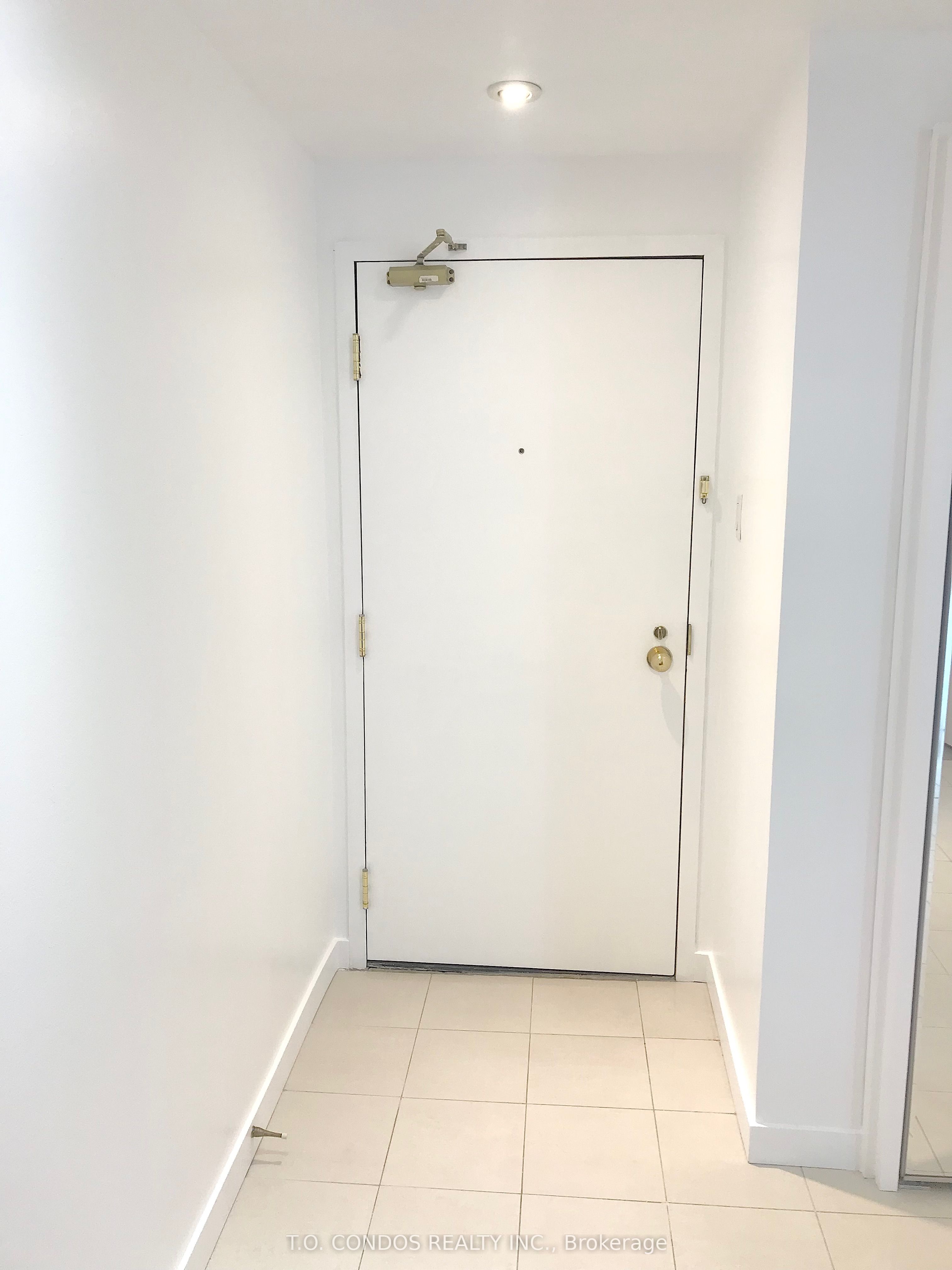 92 King Street E 1402, Toronto, ON M5C 2V8 photo 3