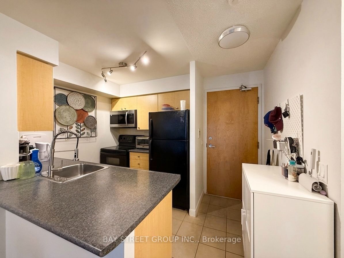 4968 Yonge Street 1202, Toronto, ON M2N 7G9 photo 2