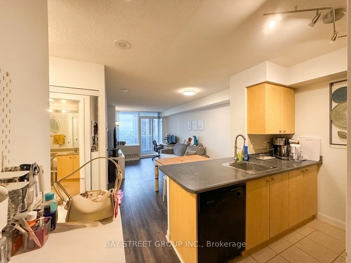 4968 Yonge Street 1202, Toronto, ON M2N 7G9 photo 4