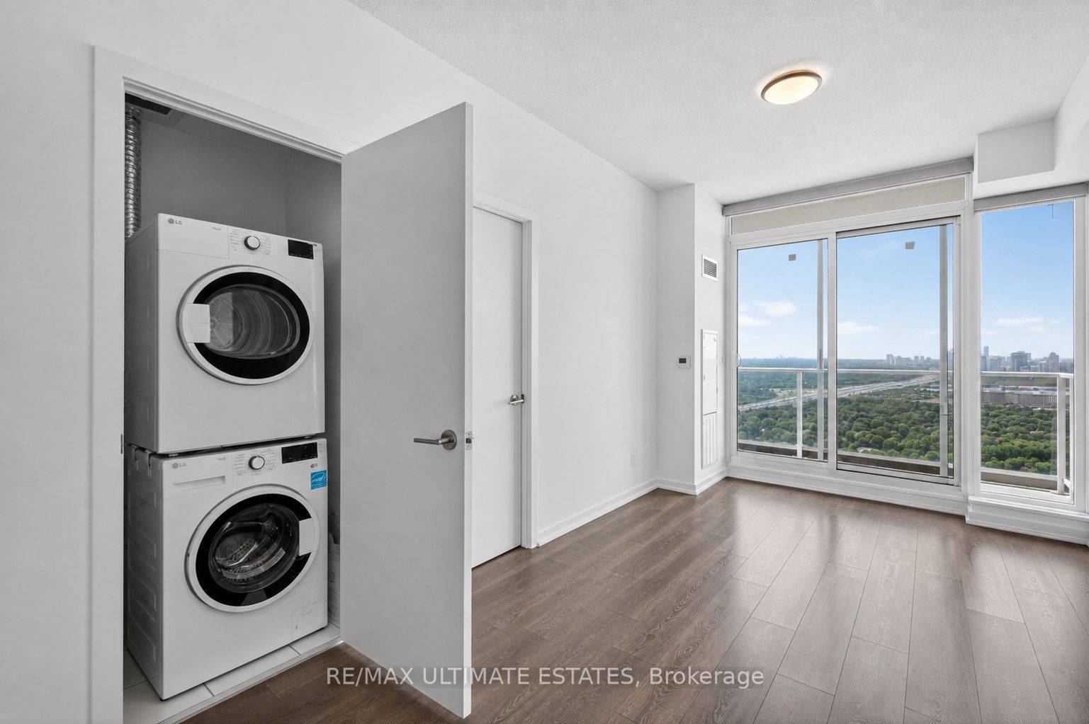 32 Forest Manor Road 2301, Toronto, ON M2J 1M5 photo 5