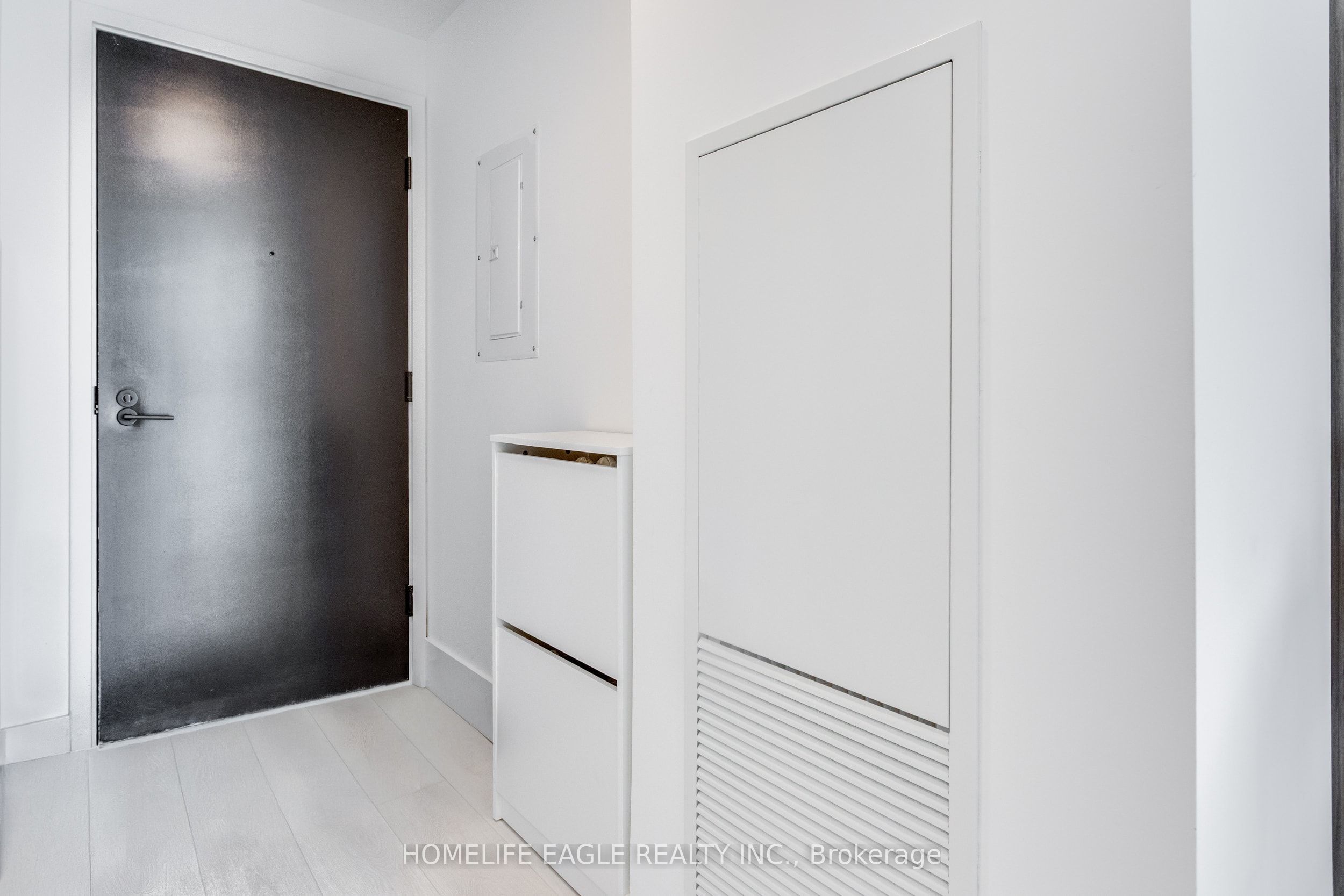 505 W Richmond Street 827, Toronto, ON M5V 1Y3 photo 3