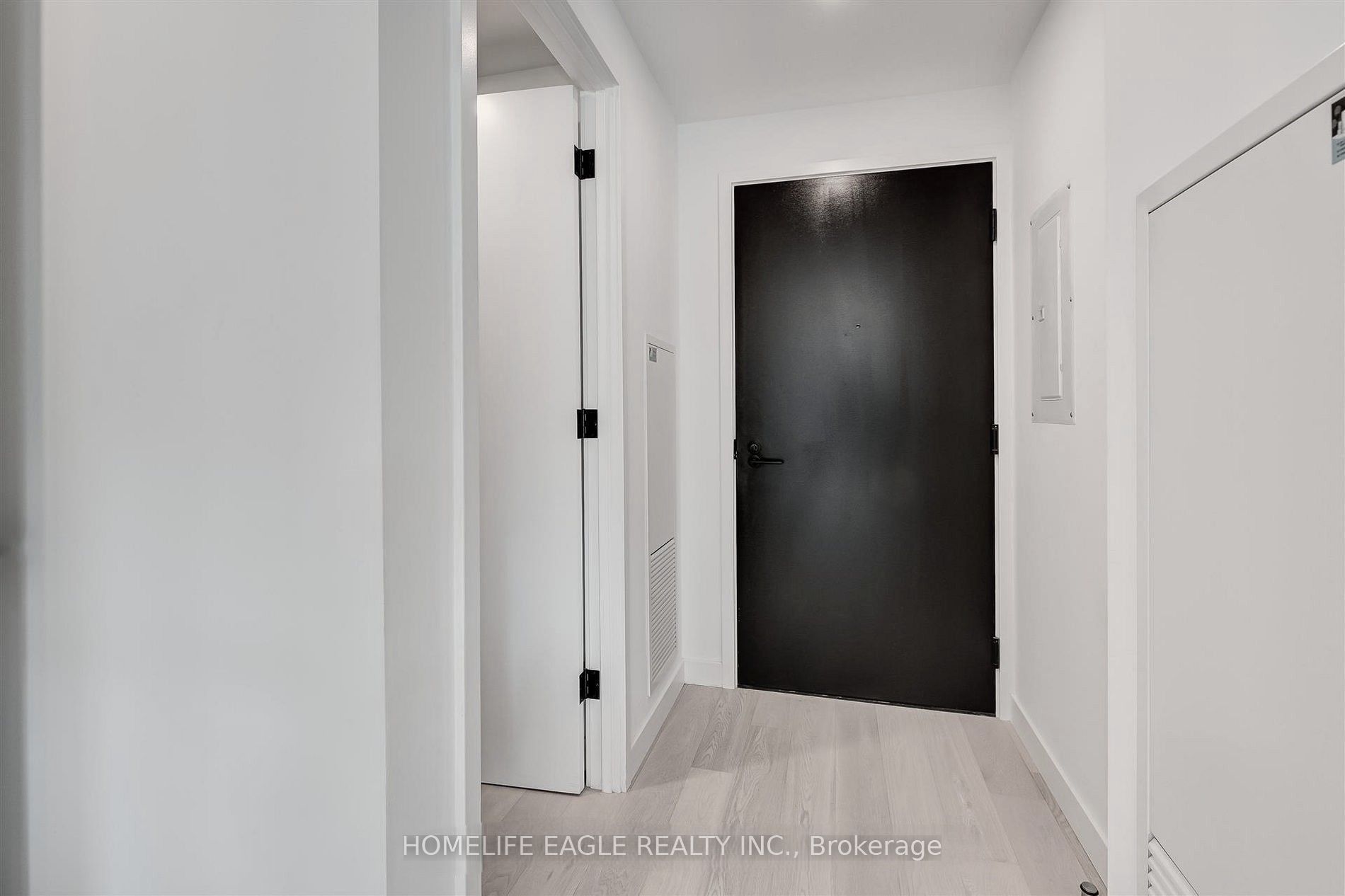505 W Richmond Street 827, Toronto, ON M5V 1Y3 photo 4