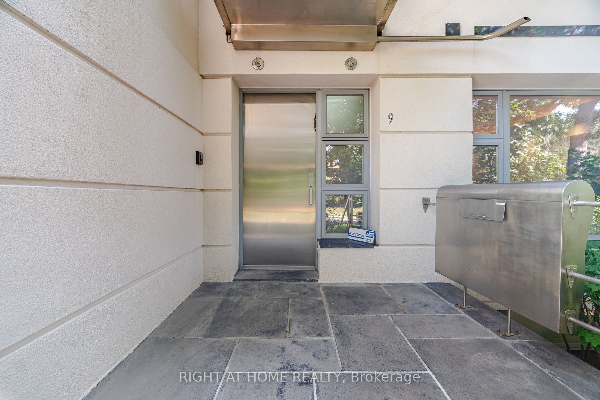 9 Saguenay Avenue, Toronto, ON M5N 2Y5 photo 5