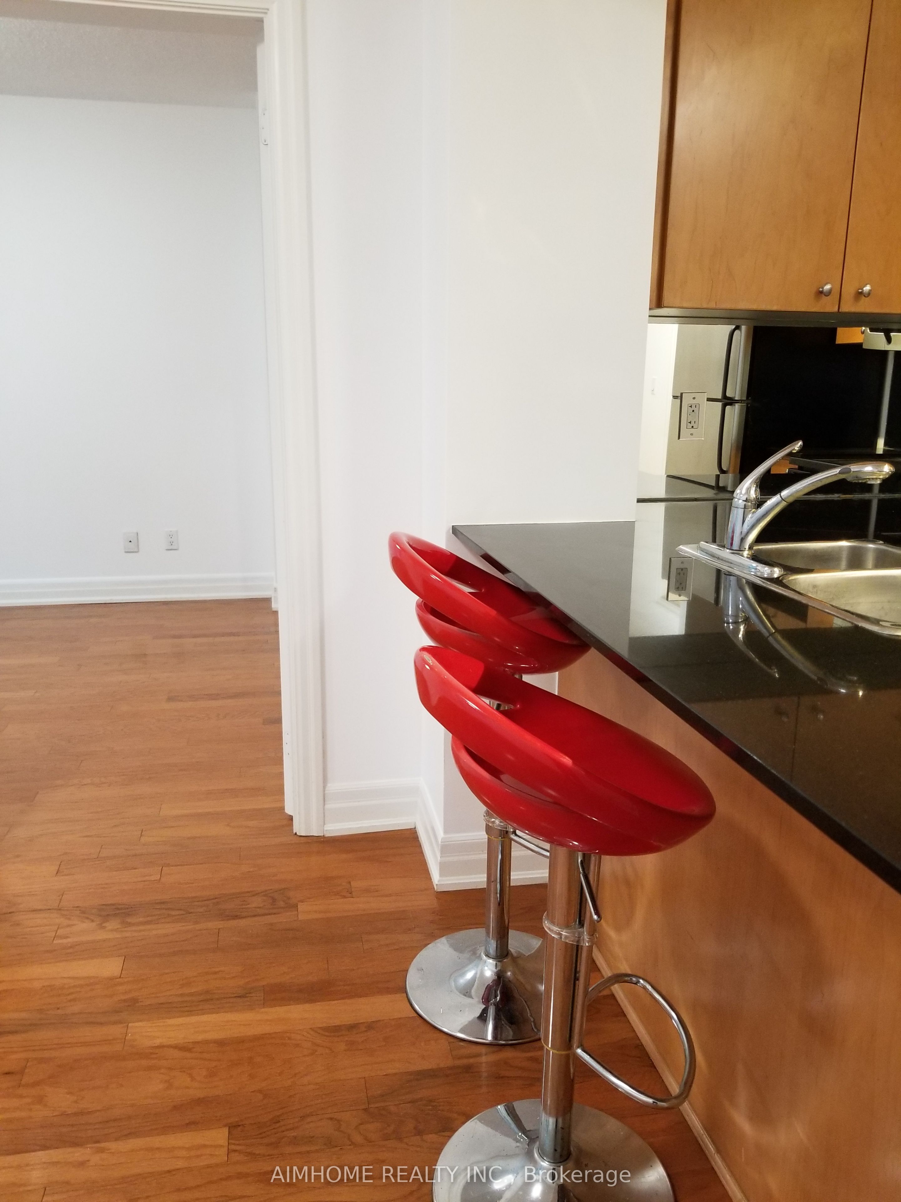8 Scollard Street 402, Toronto, ON M5R 1M2 photo 5