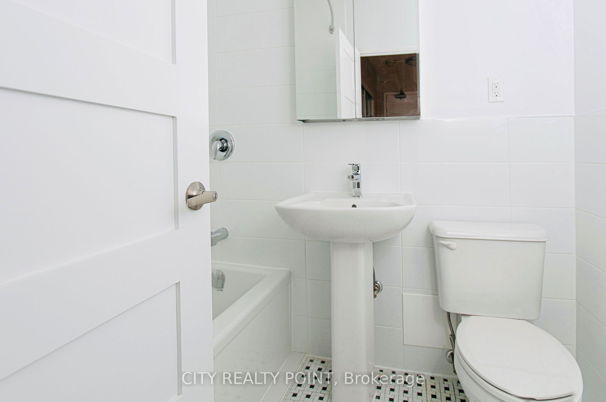 1291 Bayview Avenue N 102, Toronto, ON M4G 2Z9 photo 3